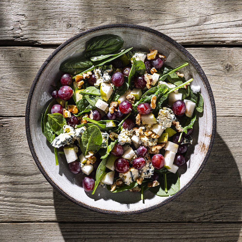 Ädelostsallad med vindruvor