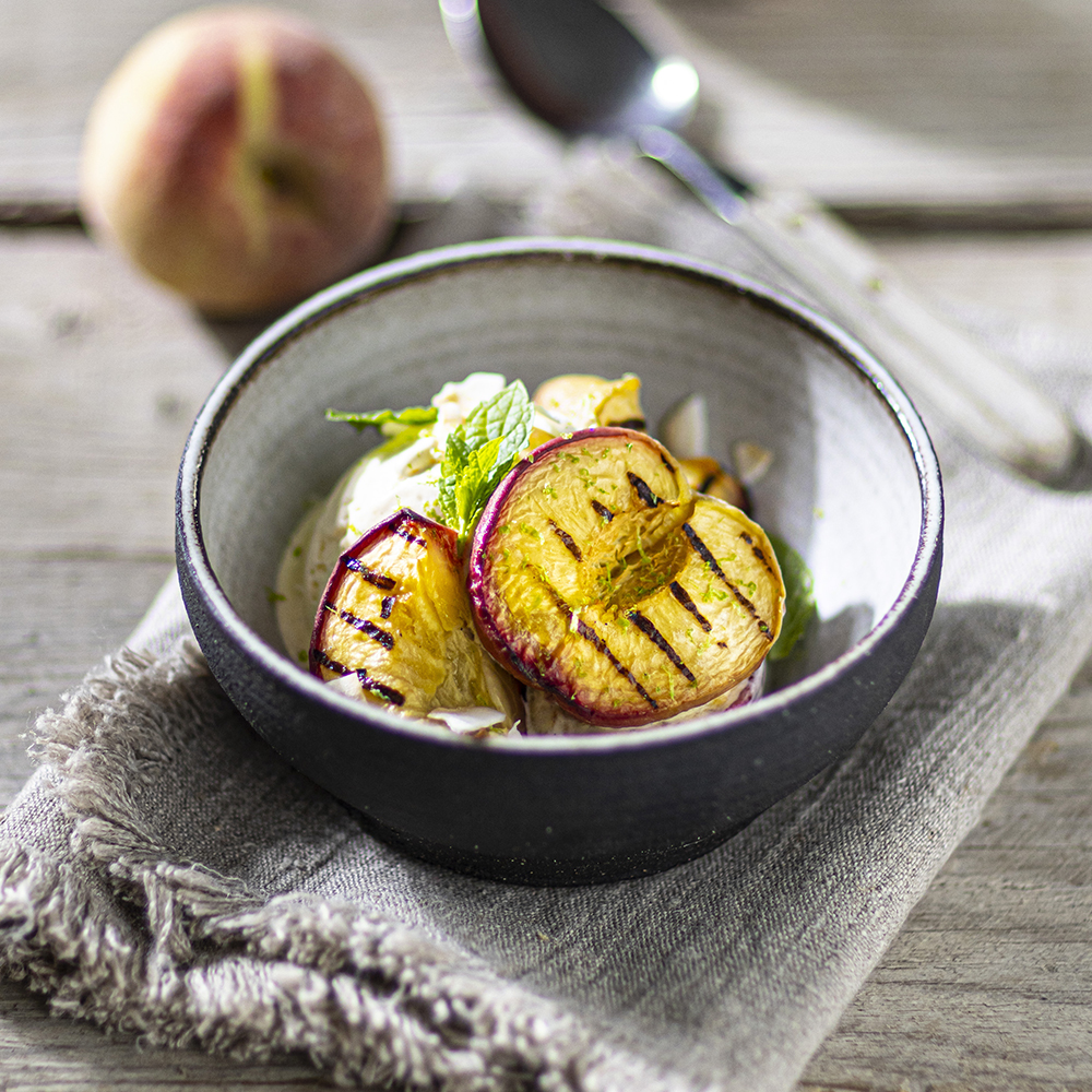 Grillad persika med vaniljglass