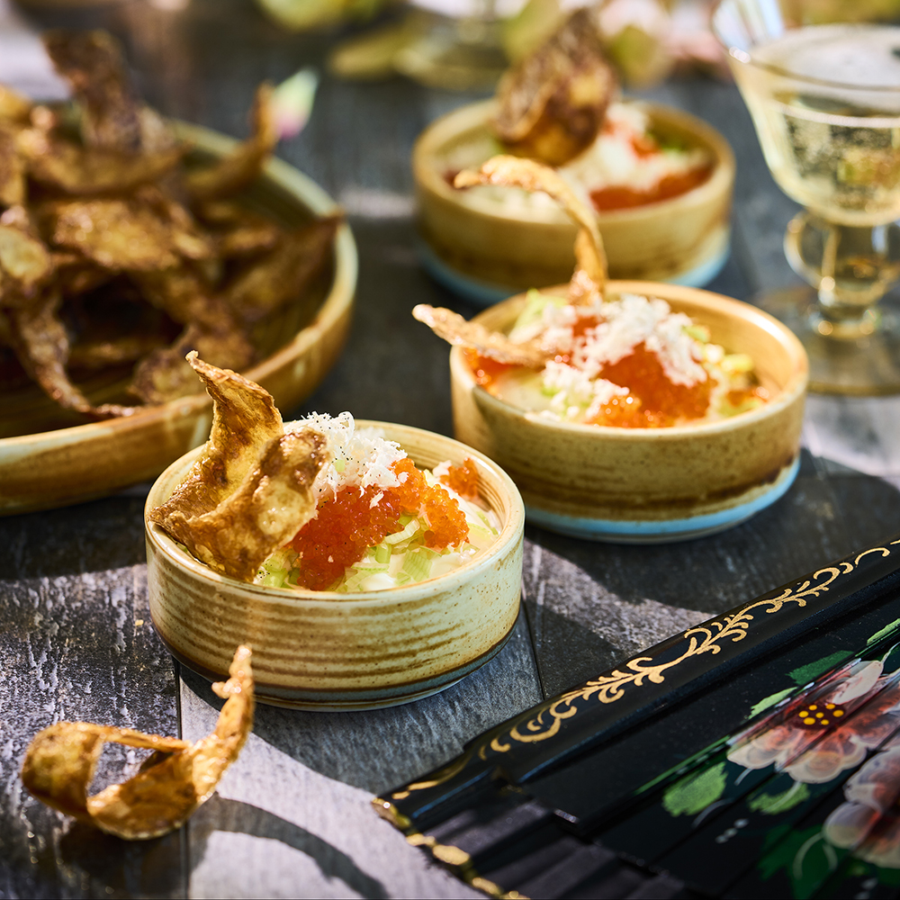 Friterade potatisskal med pepparrotskräm