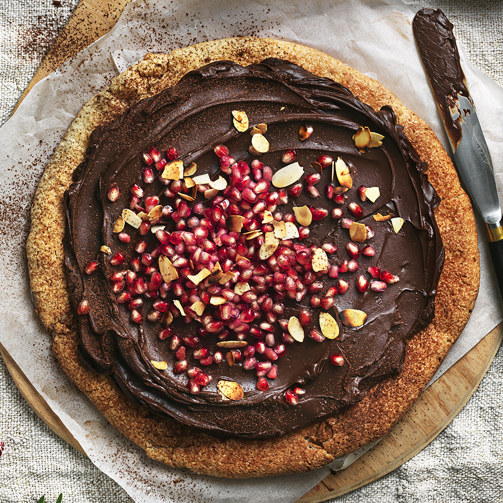 Biskvitårta med chokladtryffelcrème