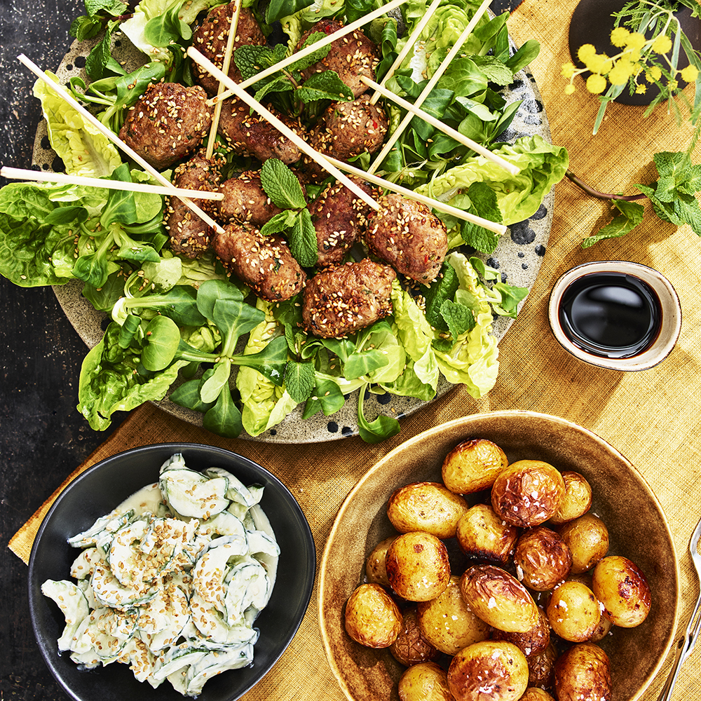 Lammfärsspett med sojapotatis och gurksallad