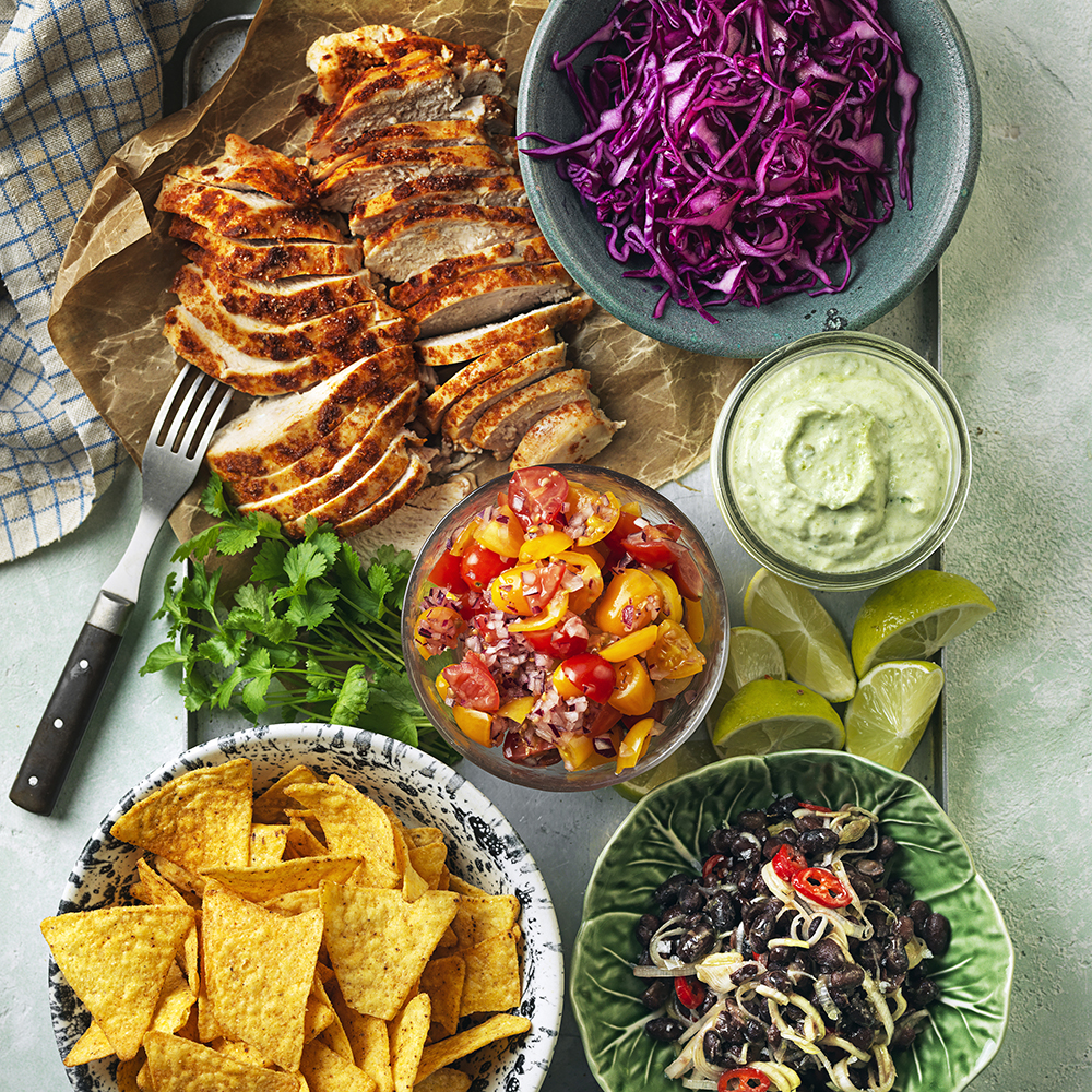 Tacokyckling i ugn med bönor, yoghurtsås och pico de gallo