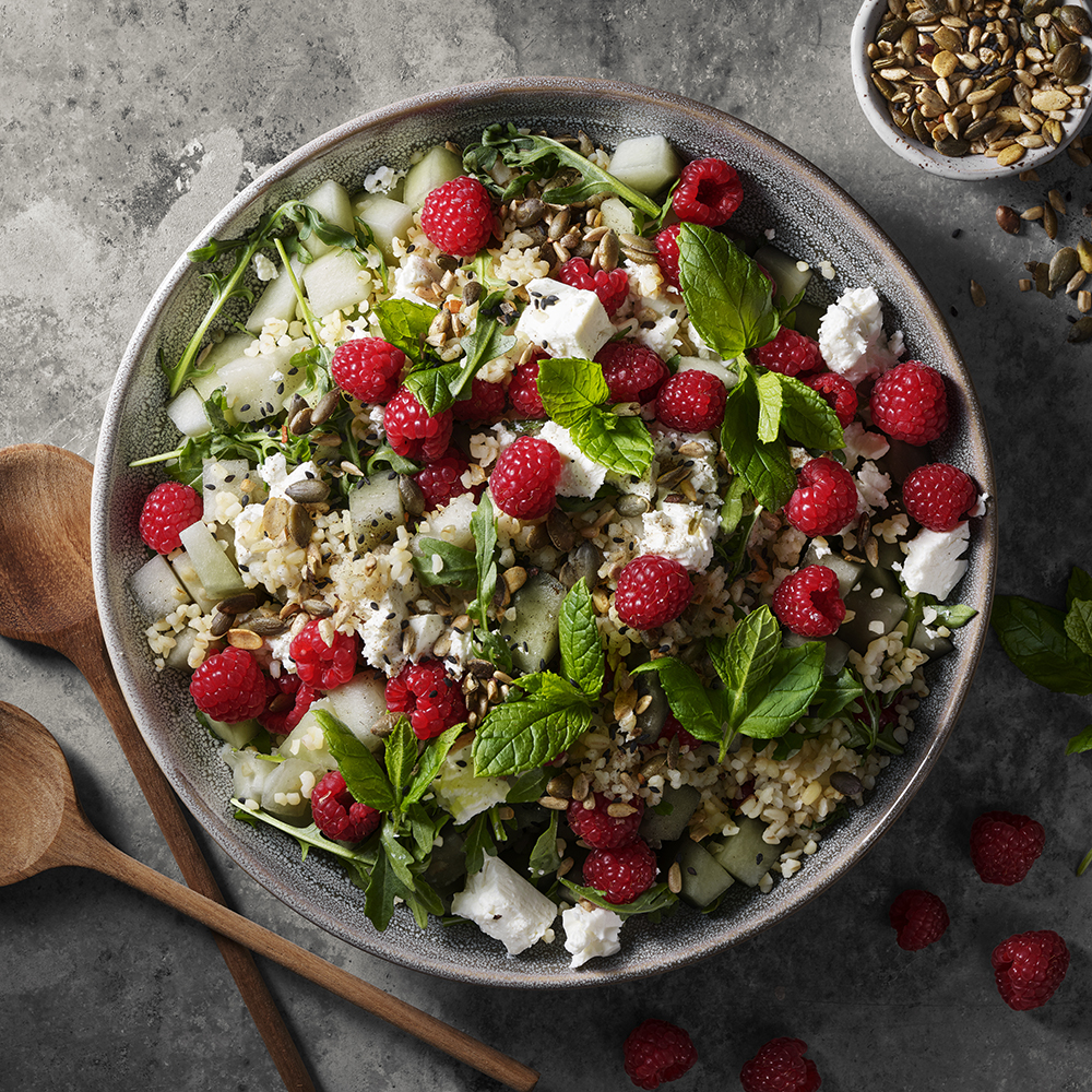 Bulgursallad med fetaost och hallon