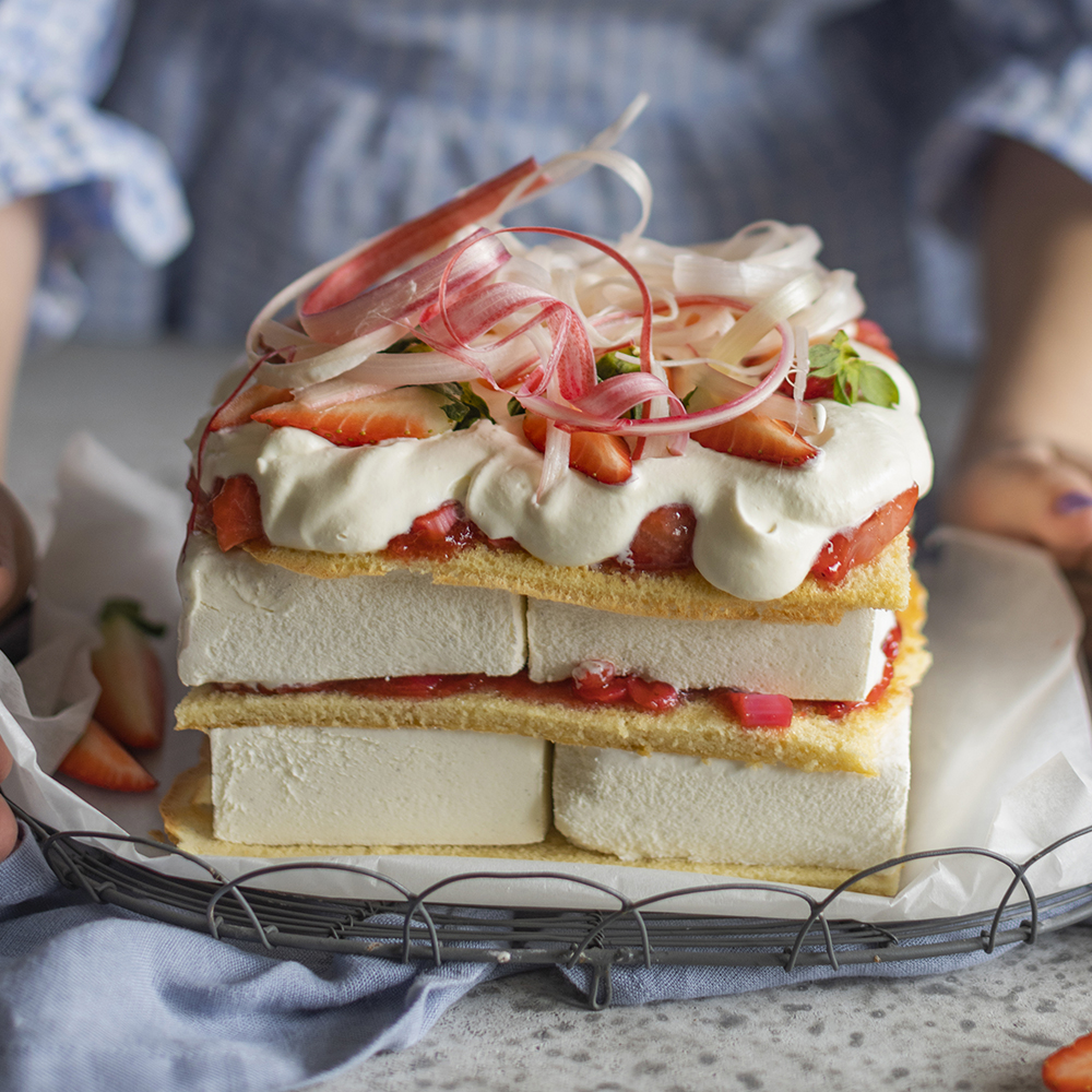 Glasstårta med rabarber