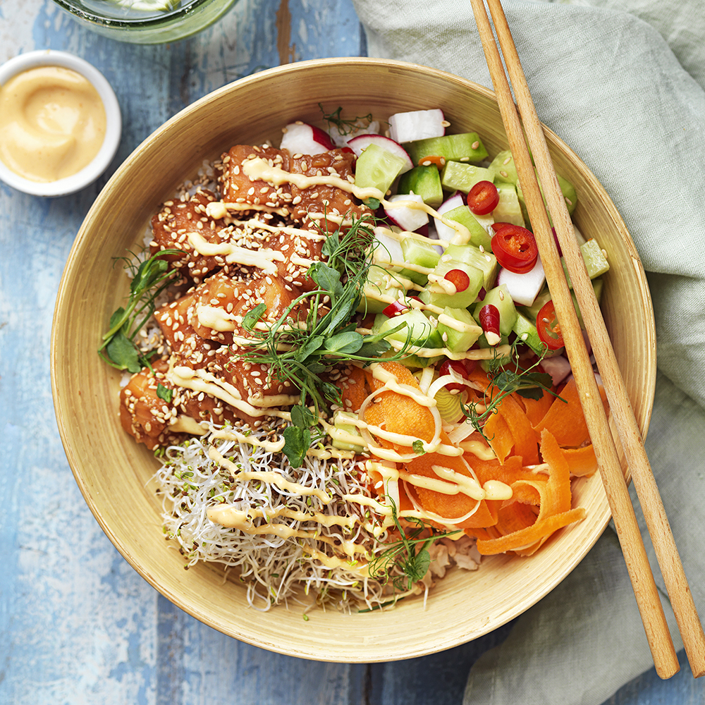 Laxbowl med sriracha-aioli