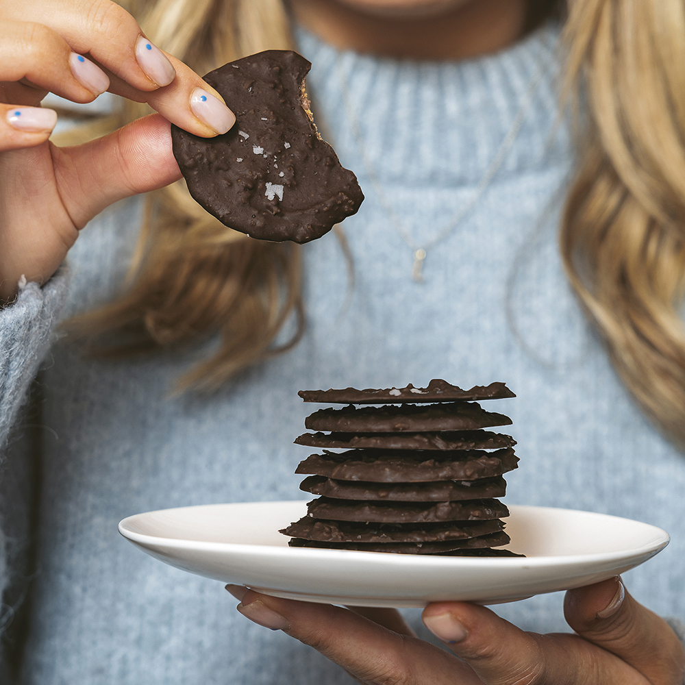 Krispiga chokladplattor med havssalt