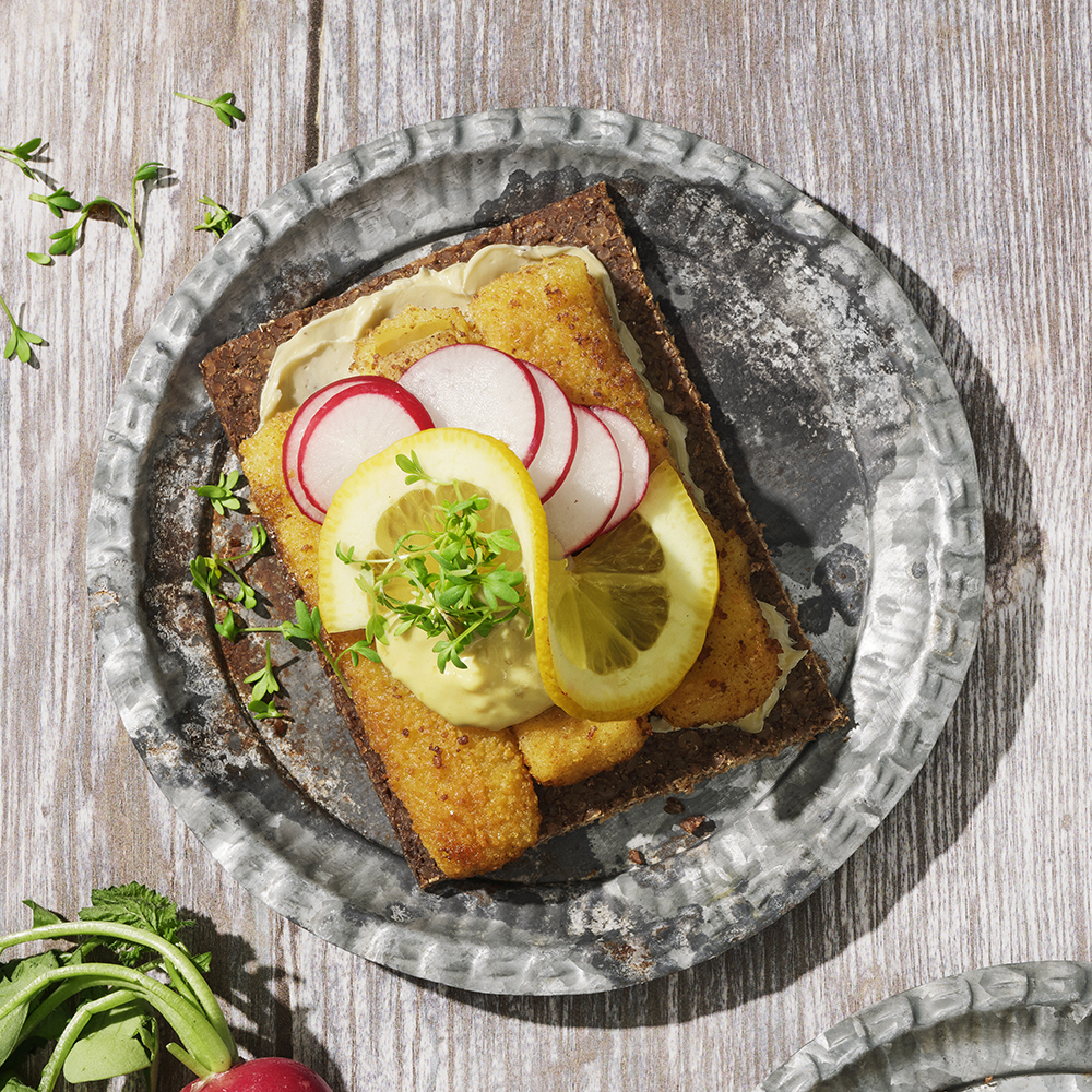 Enkla smörrebröd med fiskpinnar