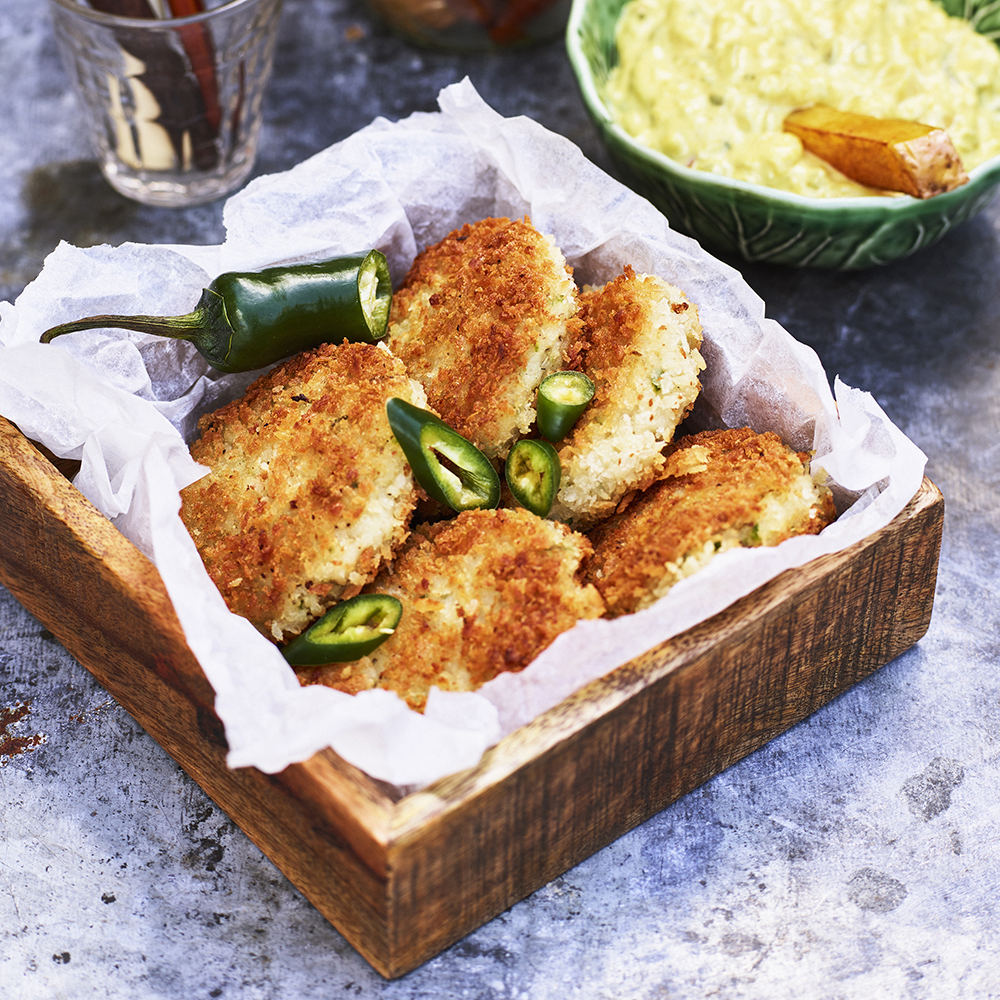 Frasiga fiskbiffar med morotspommes och remouladsås