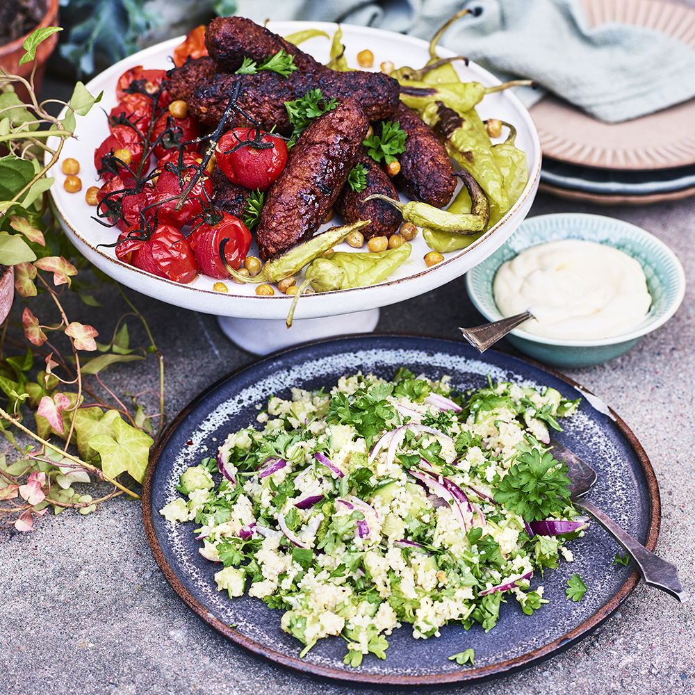 Kebabrullar med persiljecouscous och bakad feferoni