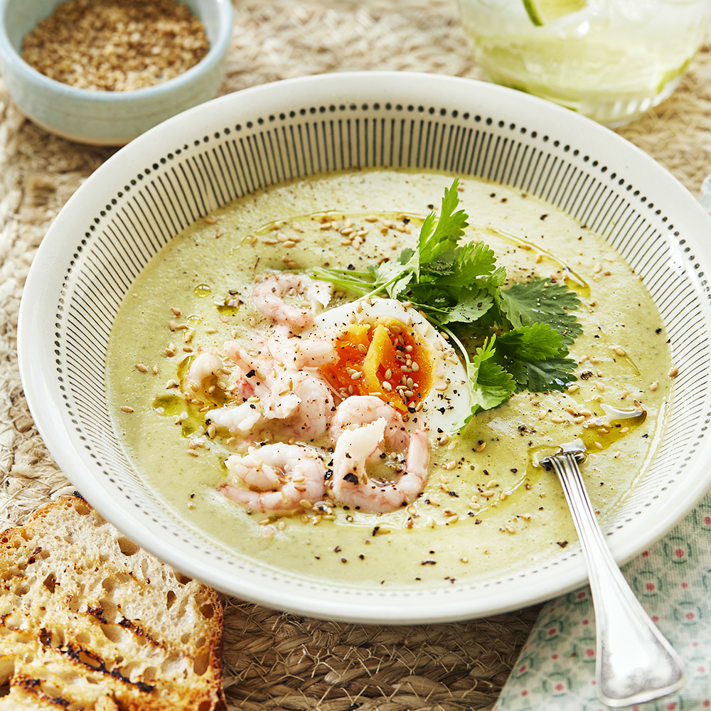 Zucchini- och grön currysoppa med krutonger