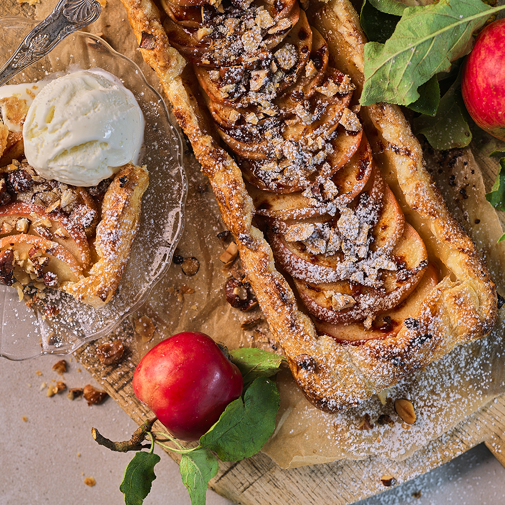 Enkel äppelstrudel med glass