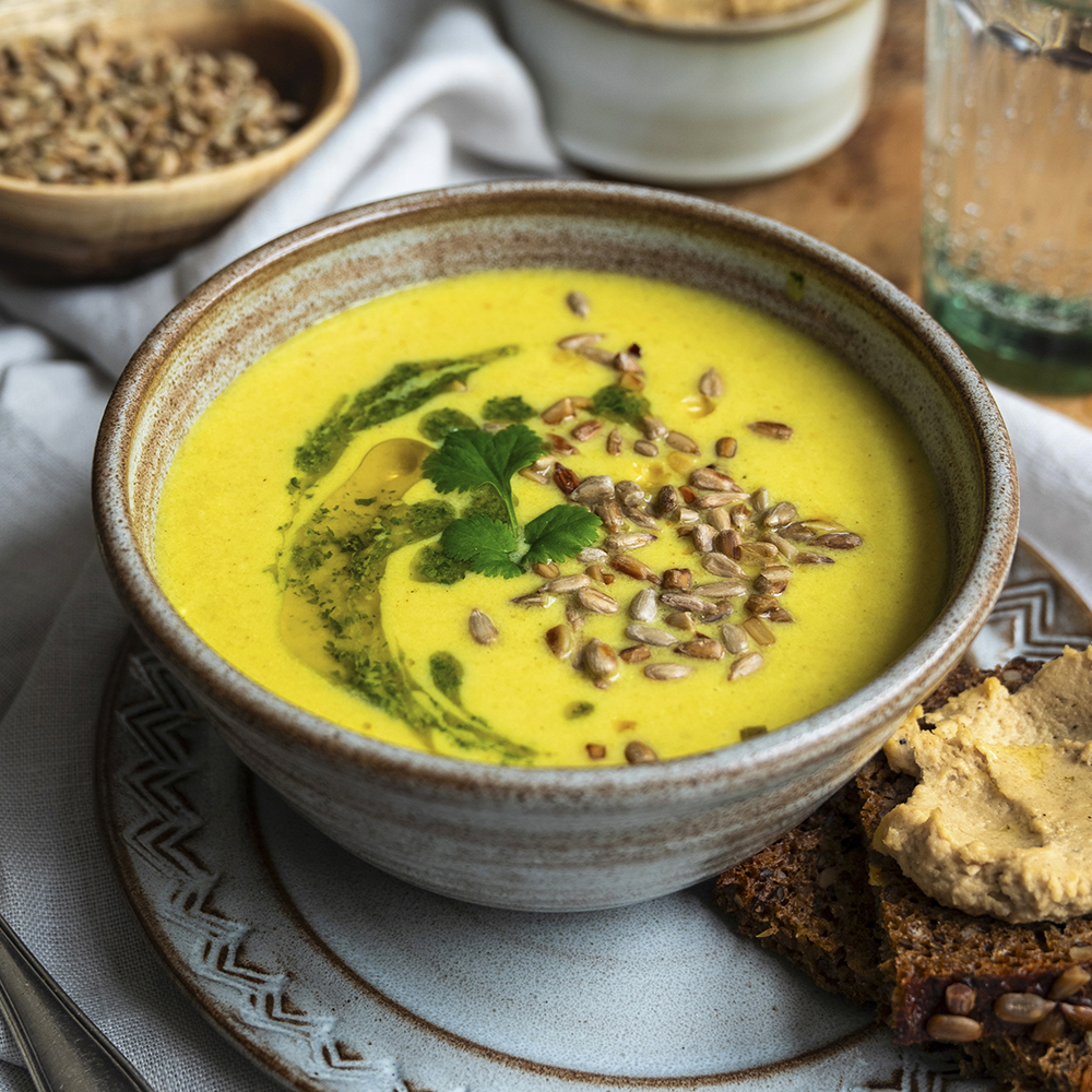 Curry- och äppelsoppa med rotselleri