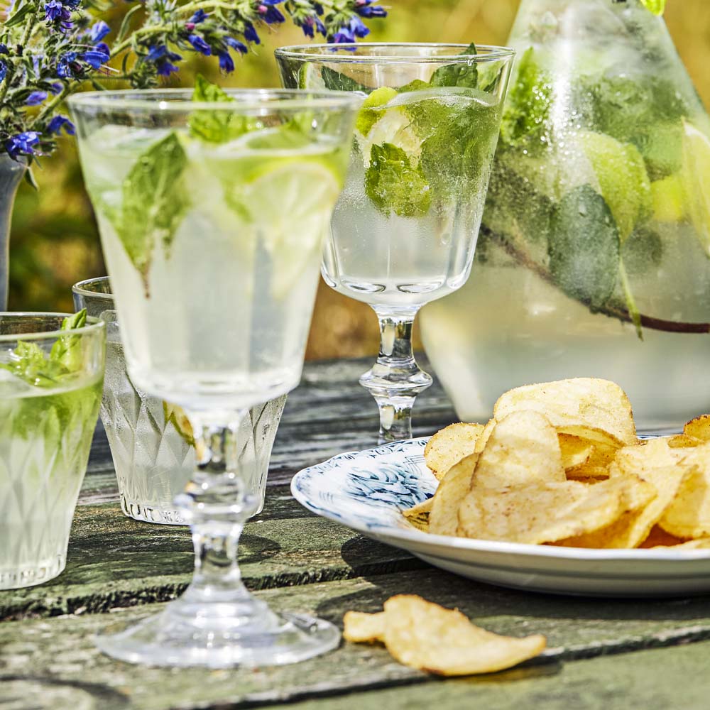 Sommardrink med fläder och lime
