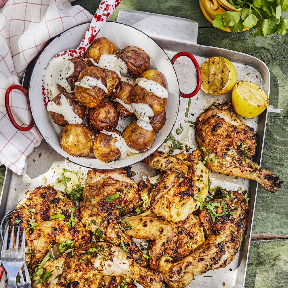 Grillad kyckling med rostad potatis och krämig sås
