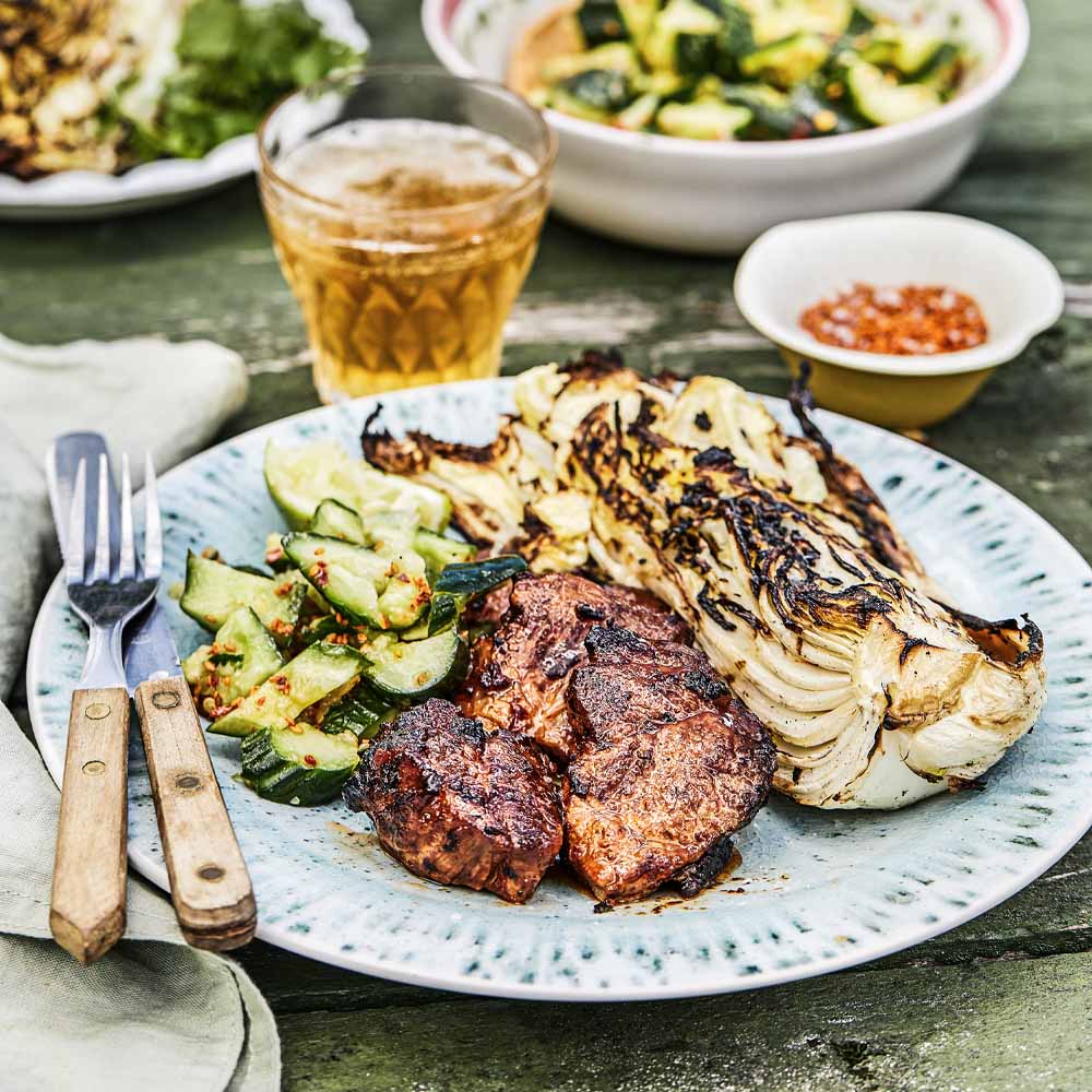 Chilimarinerad fläskkarré med gurksallad