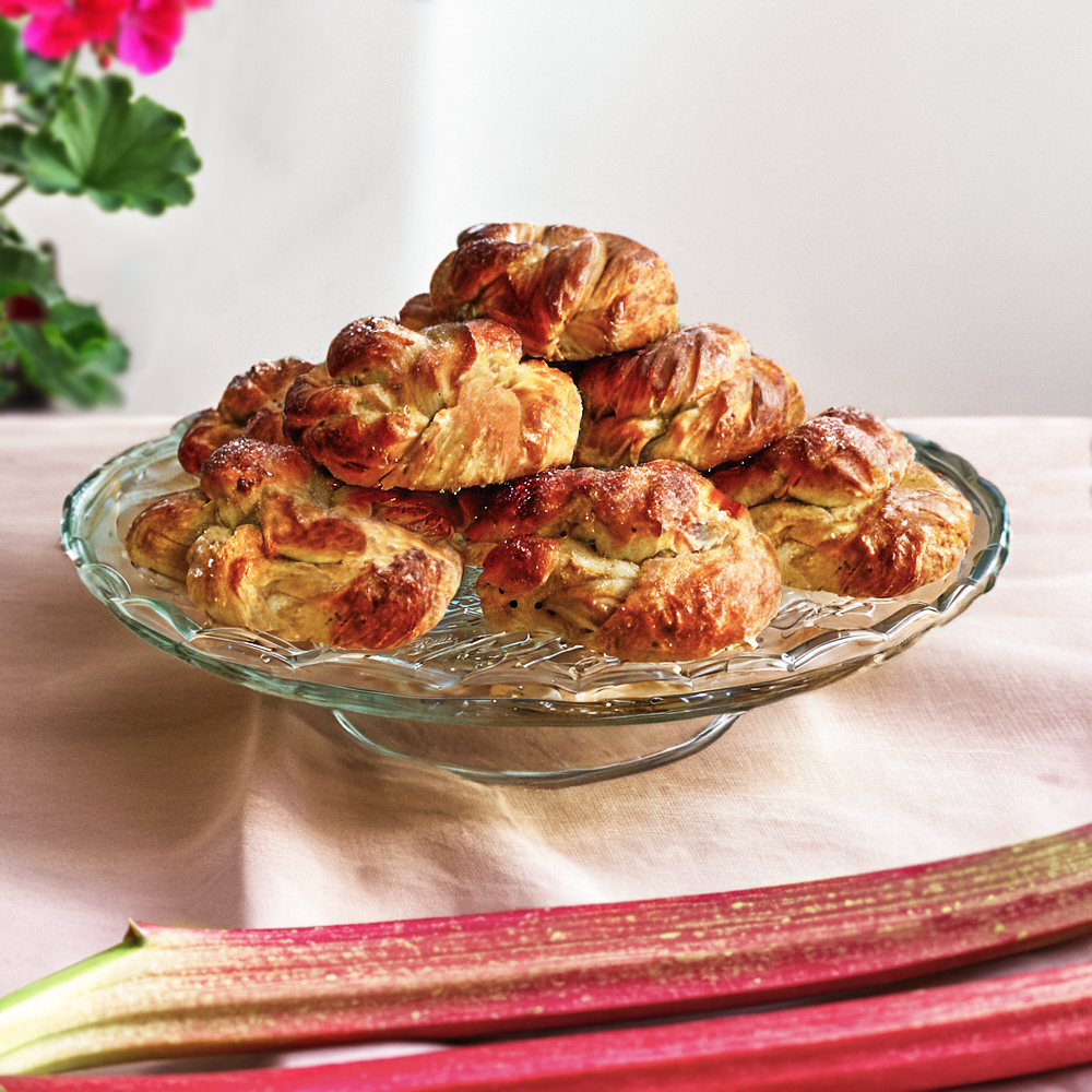 Bullar med rabarbercurd