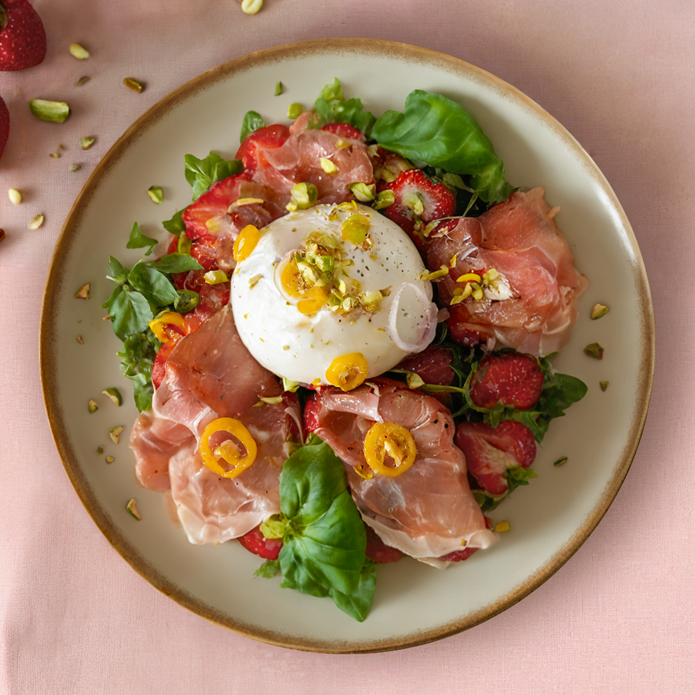 Burrata med chilihonung och jordgubbar