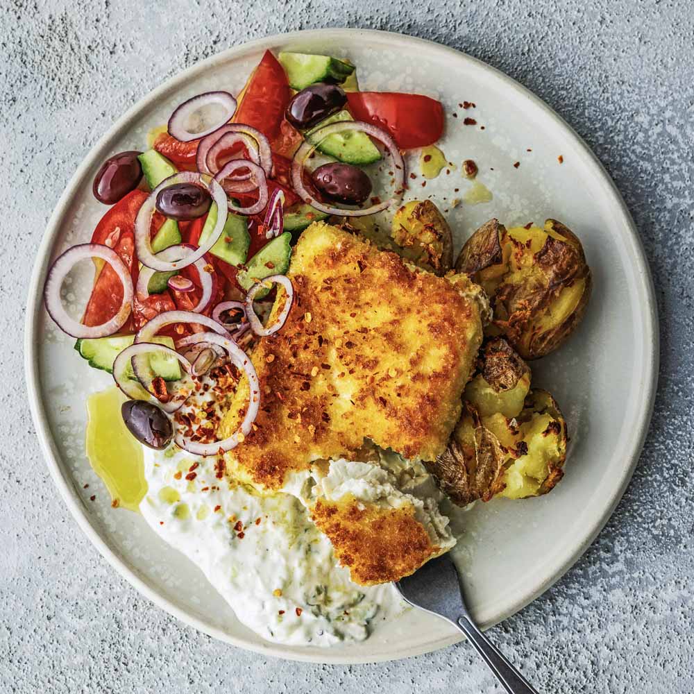 Frasig fetaost med tzatziki och sallad