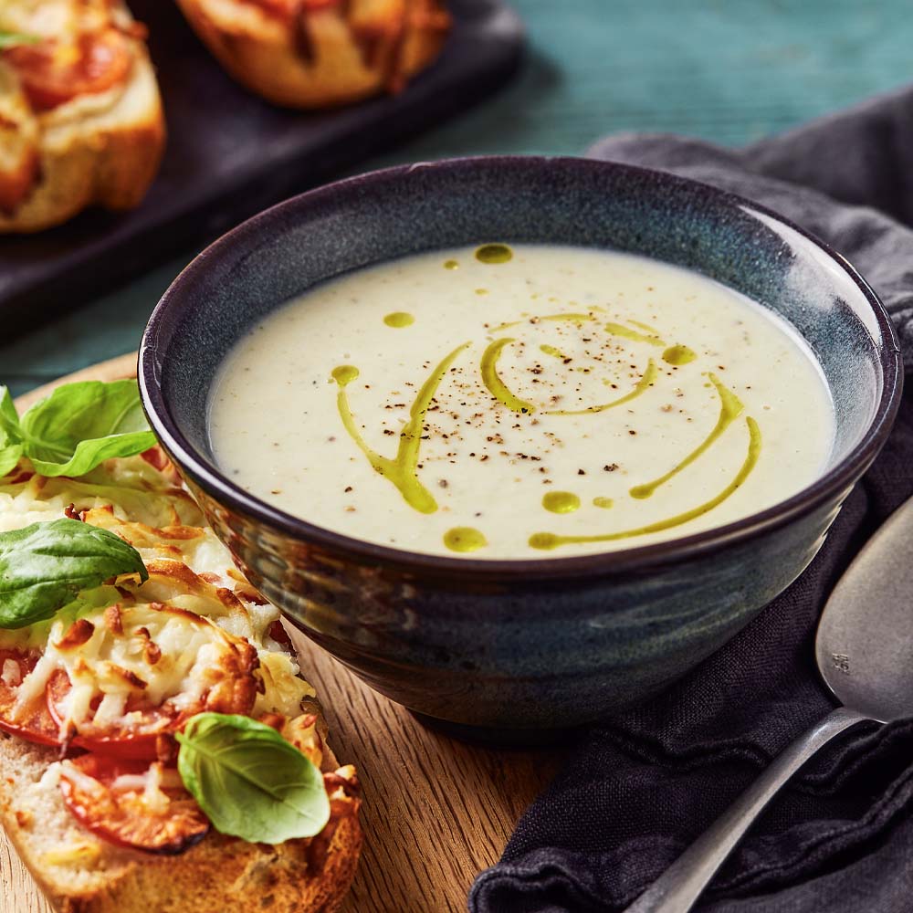 Blomkålssoppa med halloumi-gratinerad baguette