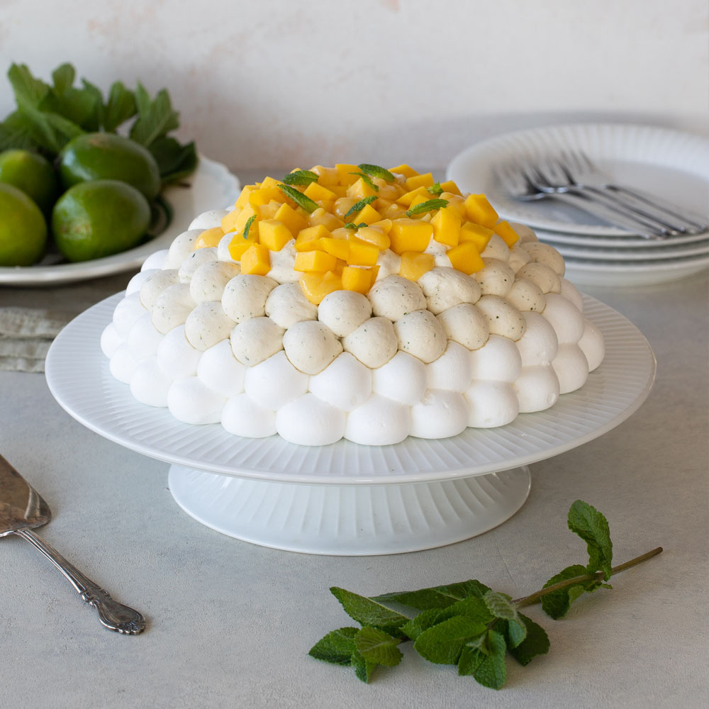 Påskpavlova med lime, mynta och mango