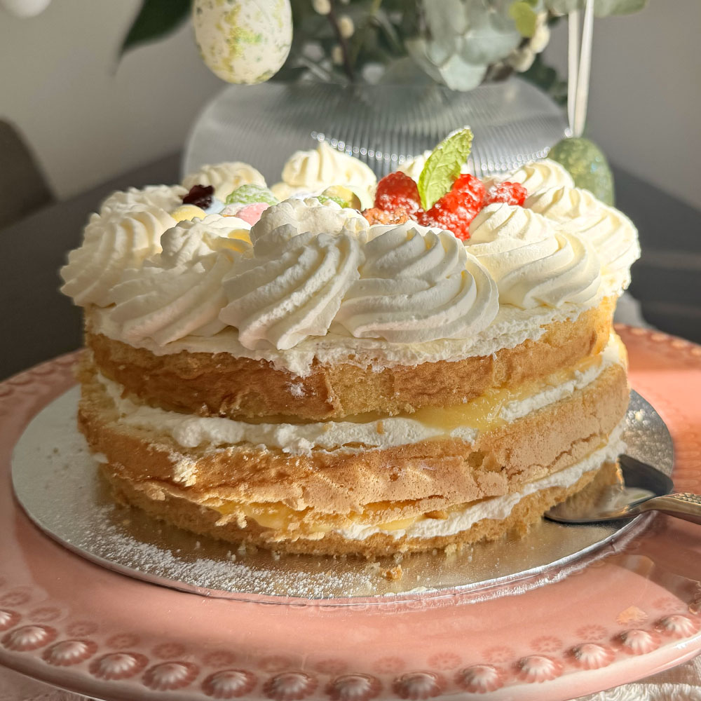 Tårta med lemoncurd och färska hallon