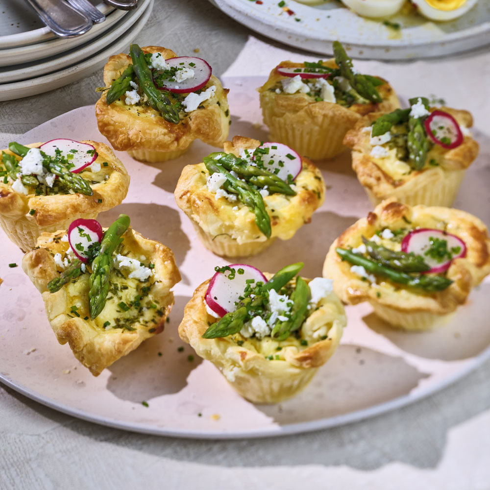 Fetaostpajer med primörtopp