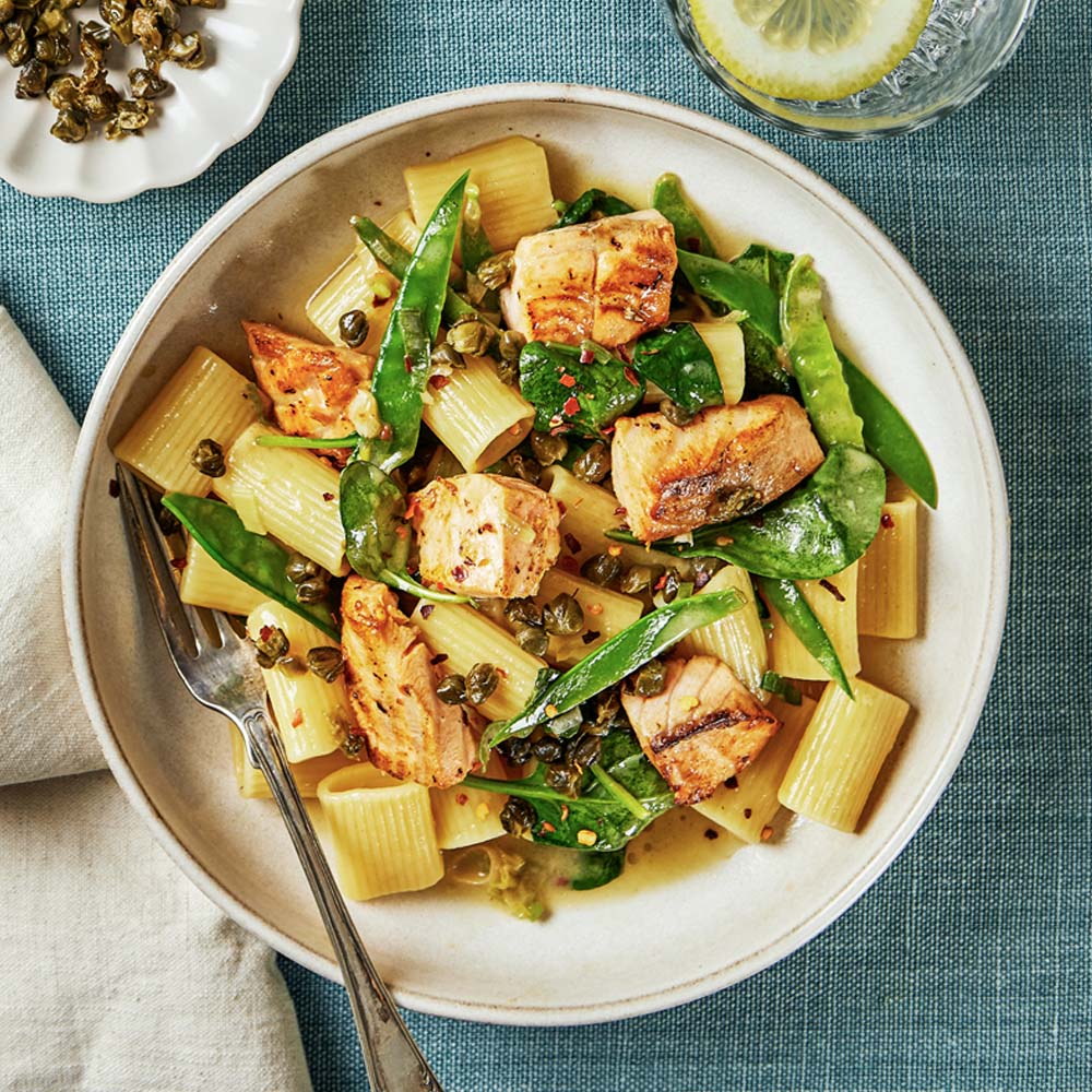 Laxpasta med spenat och friterad kapris