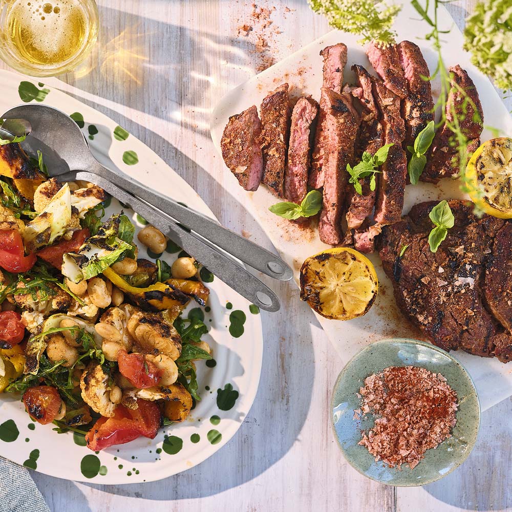 Kryddrubbat naturbeteskött med grillad bönsallad