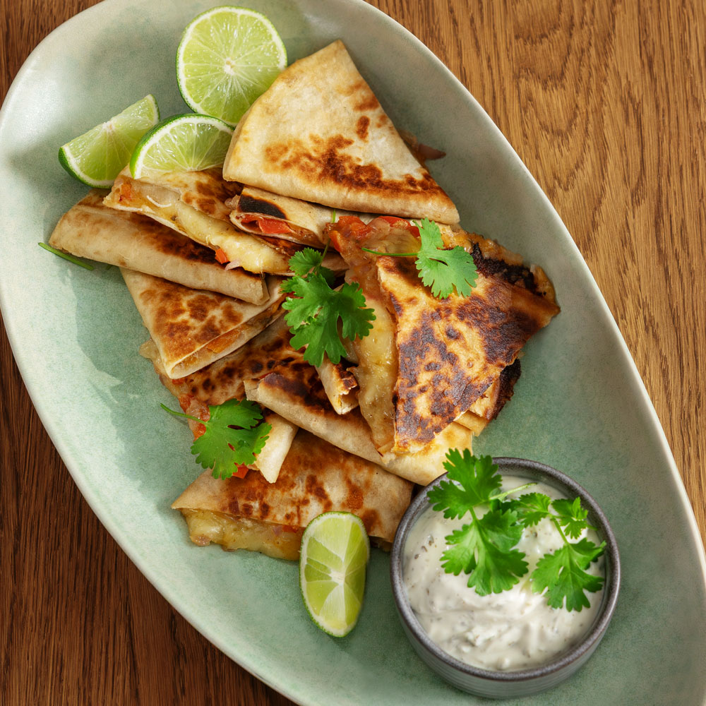 Heta quesadillas med texmex-ost och dippsås