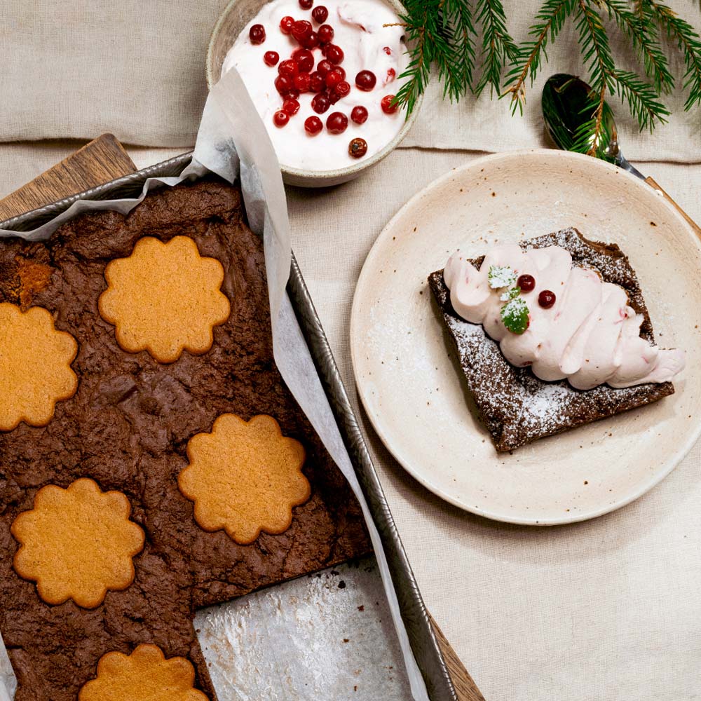 Pepparkaksbrownie med lingongrädde