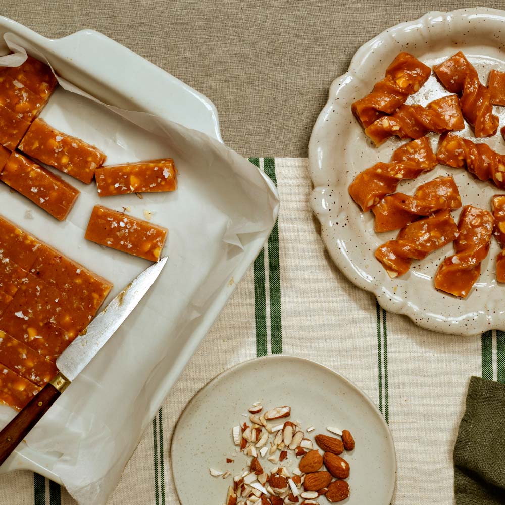 Knäckkola med brynt smör och apelsin