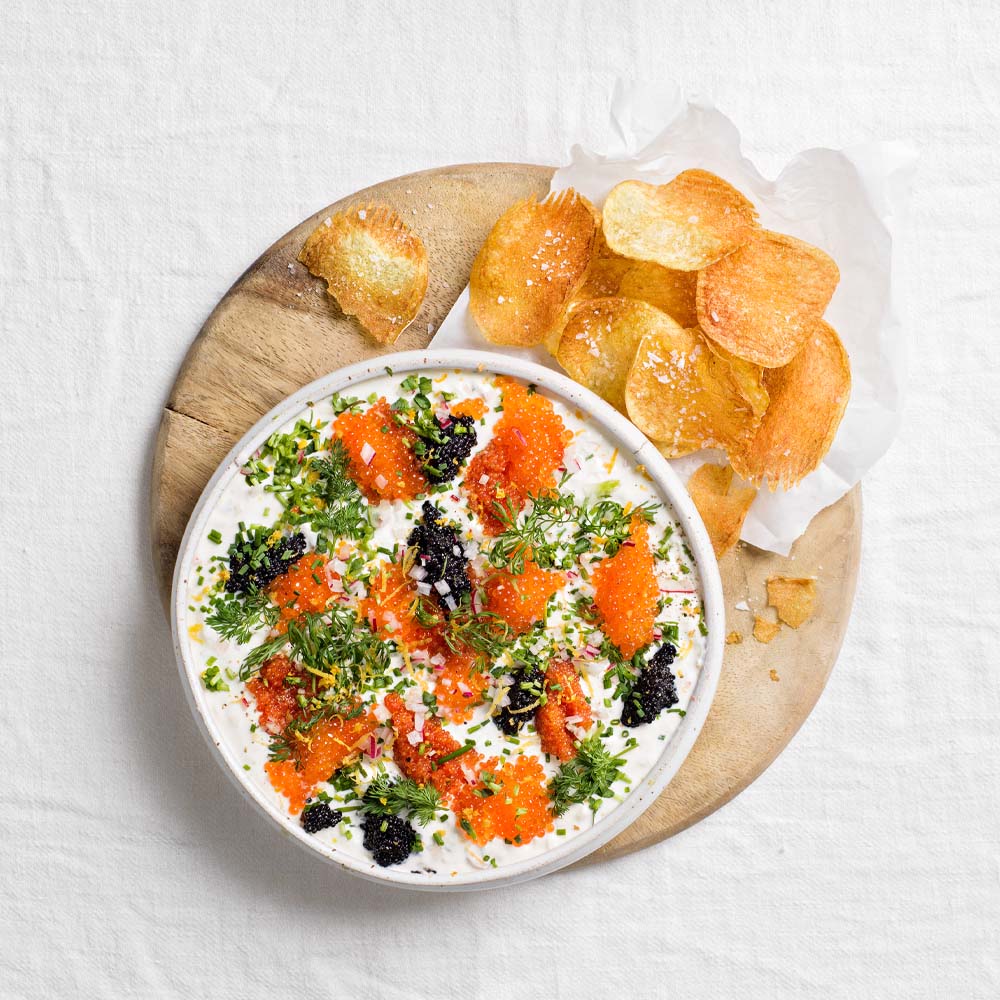 Dipp med gräddfil, rom och hemgjorda chips