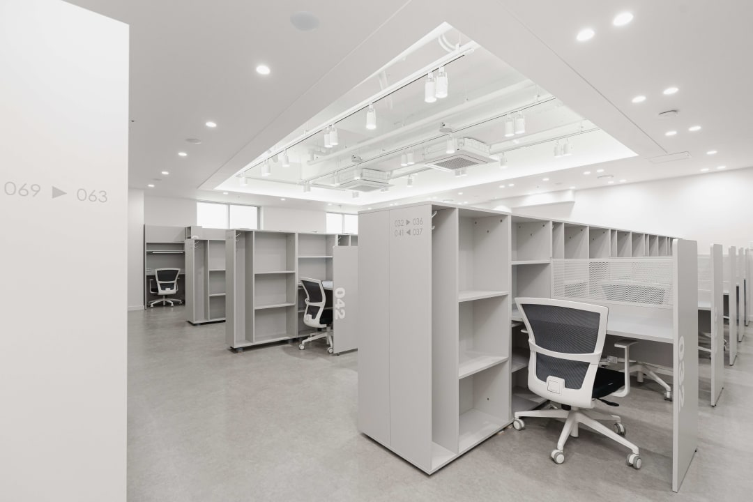 교실형 — 시험장과 유사한 배치, 최대 1.2m 초대형 책상