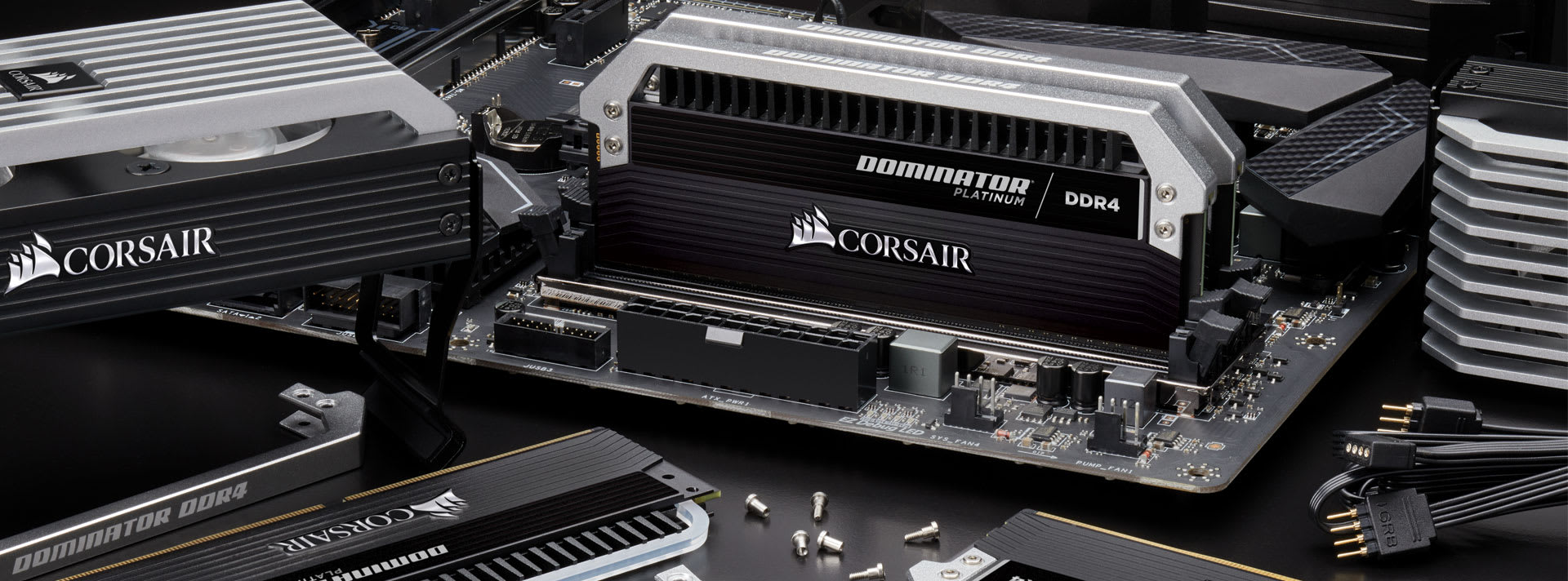 メモリー CORSAIR DOMINATOR PLATINUM DDR4 2800Mhz DOMINATOR® PLATINUM 64GB (4 x 16GB) DDR4 DRAM 2800MHz C14