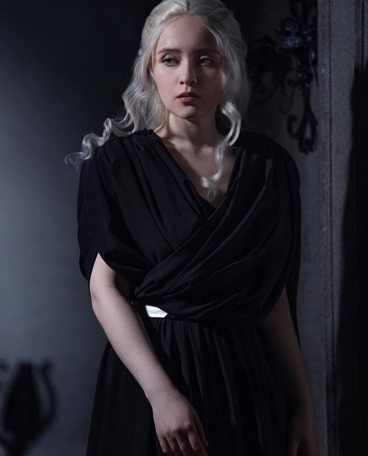 Daenerys Targaryen cosplay