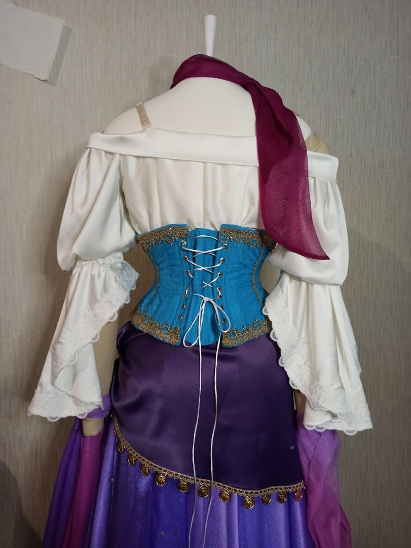 Esmeralda cosplay