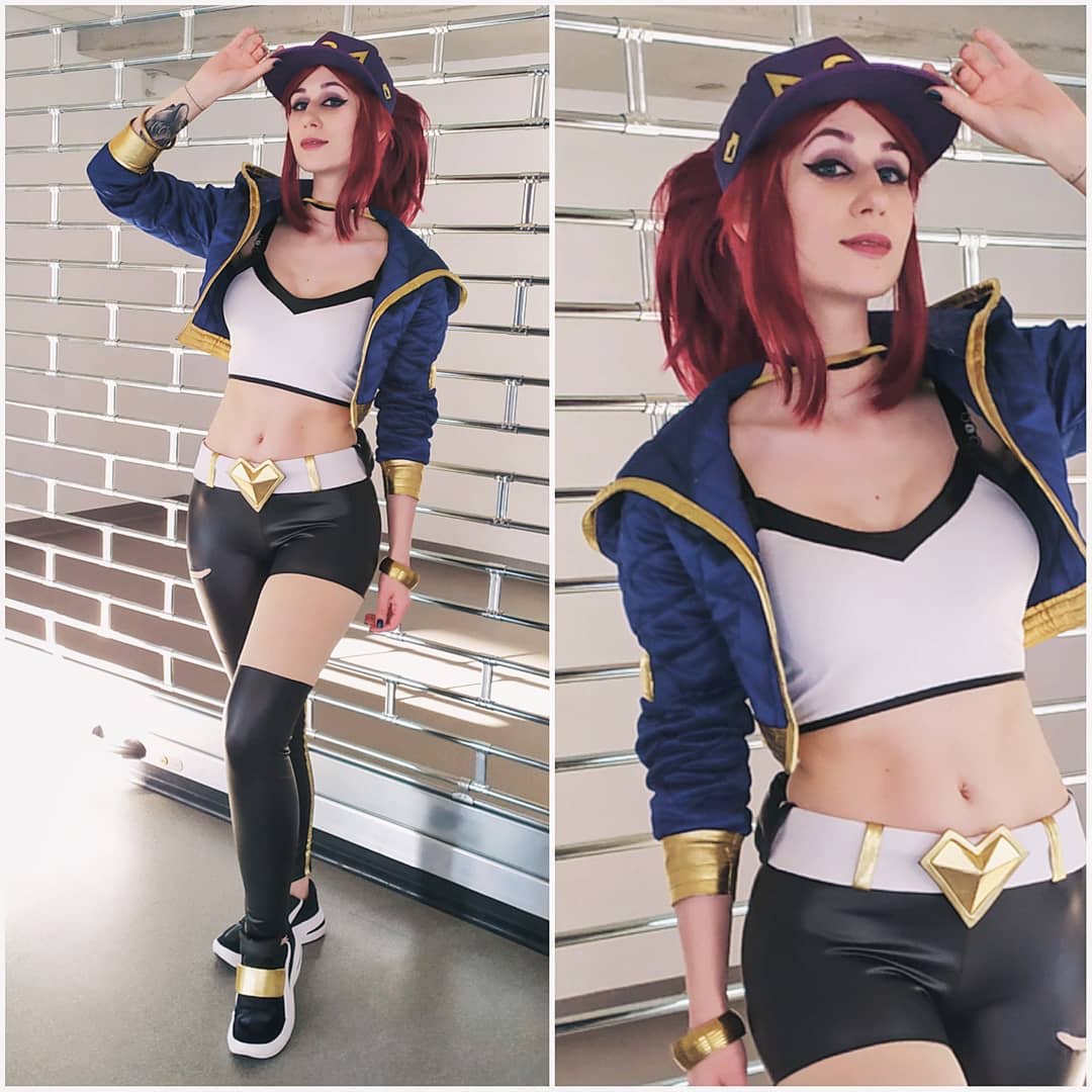 Akali cosplay