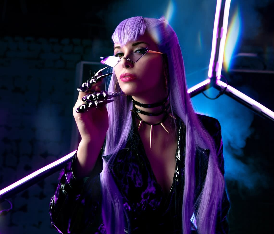 coscove-this-stunning-evelynn-cosplay-is