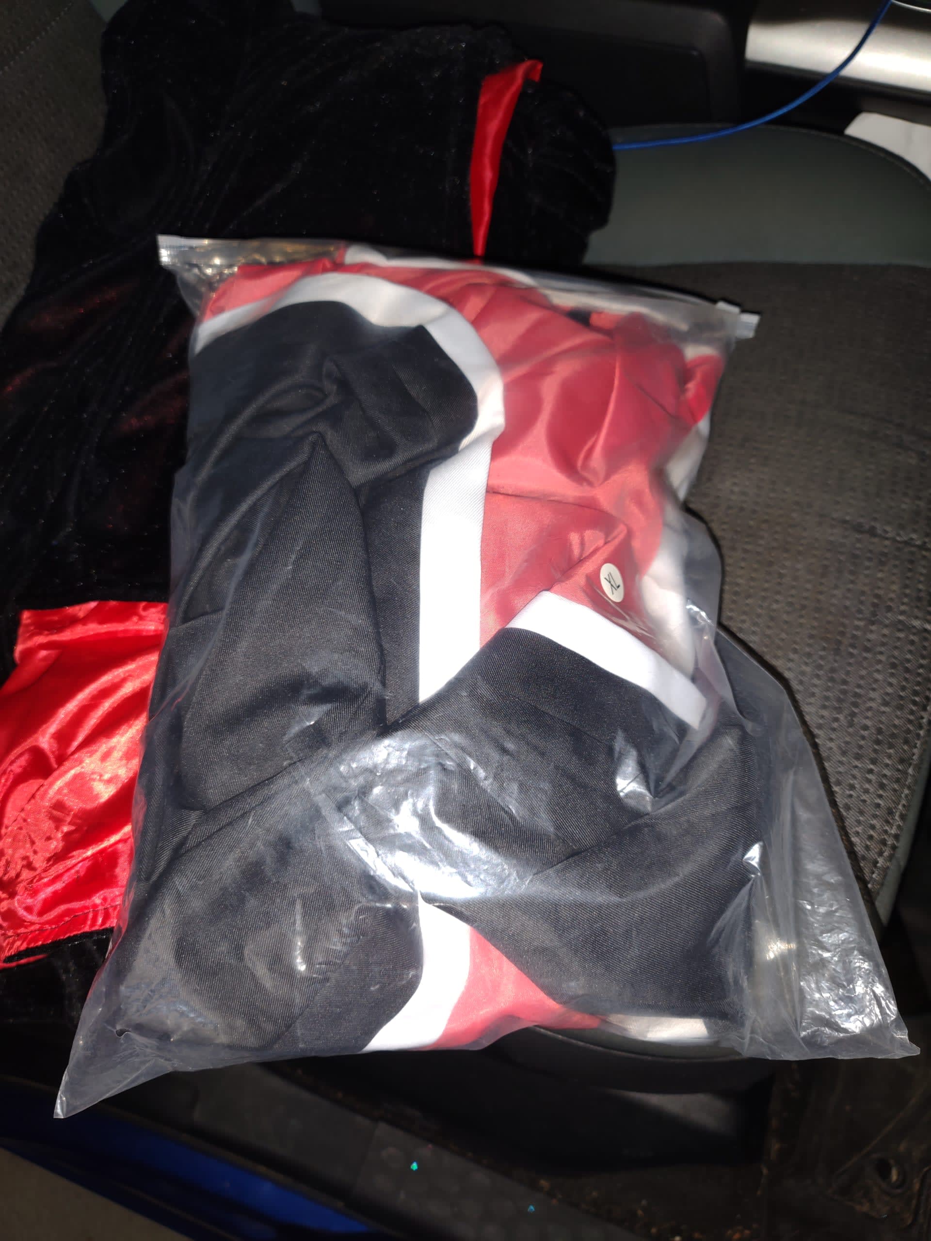 hillc11-full-ichigo-kurosake-cosplay-costume