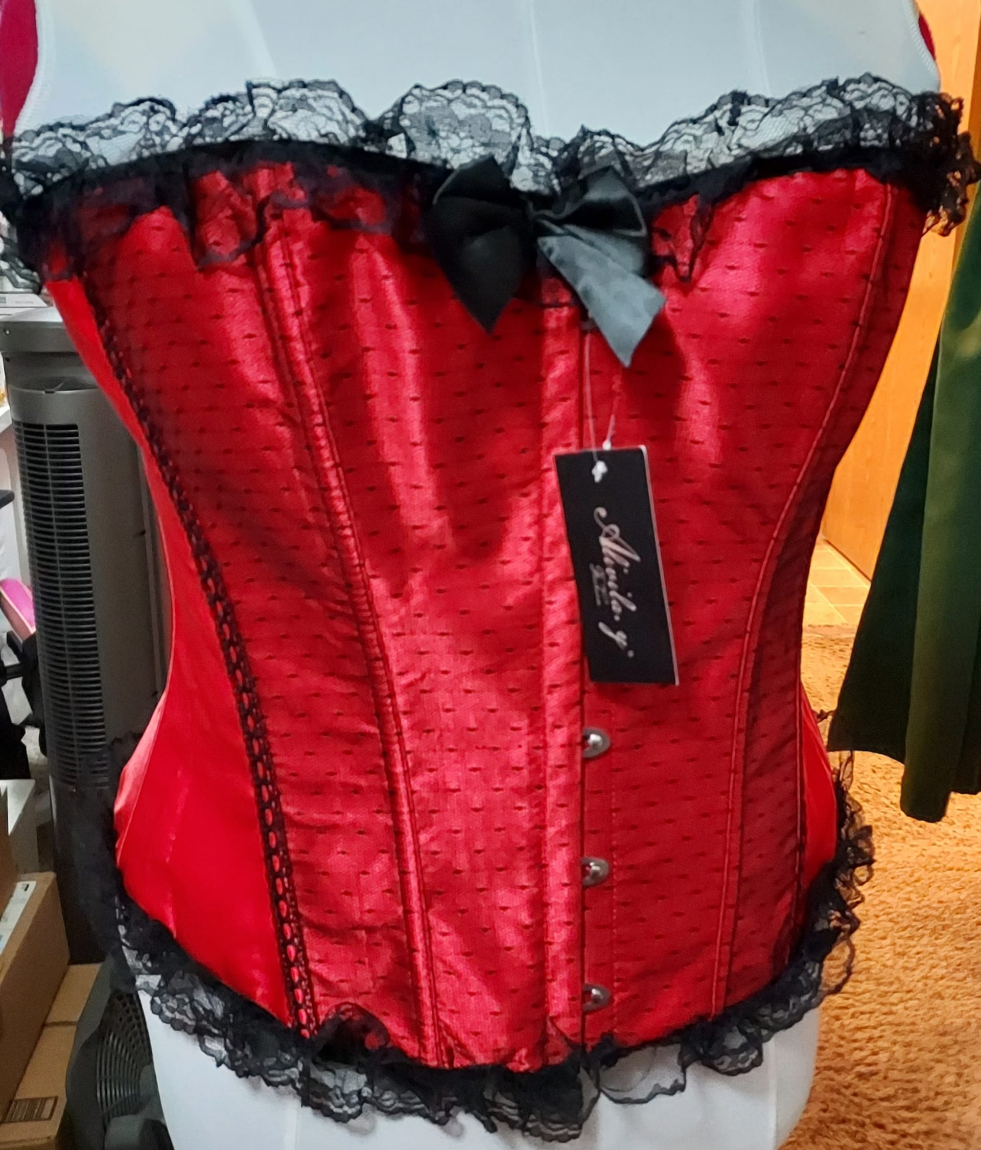 genkivlog-red-and-black-corset-brand