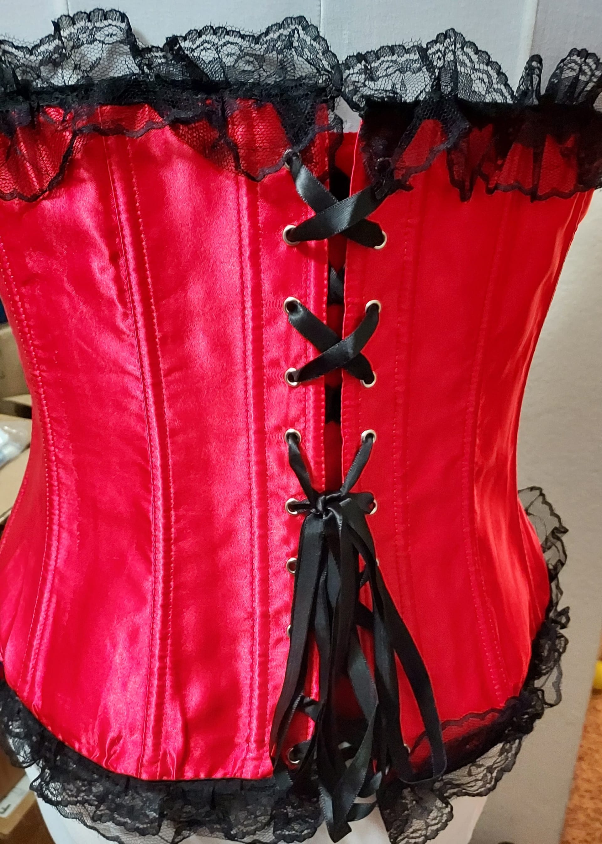 genkivlog-red-and-black-corset-brand