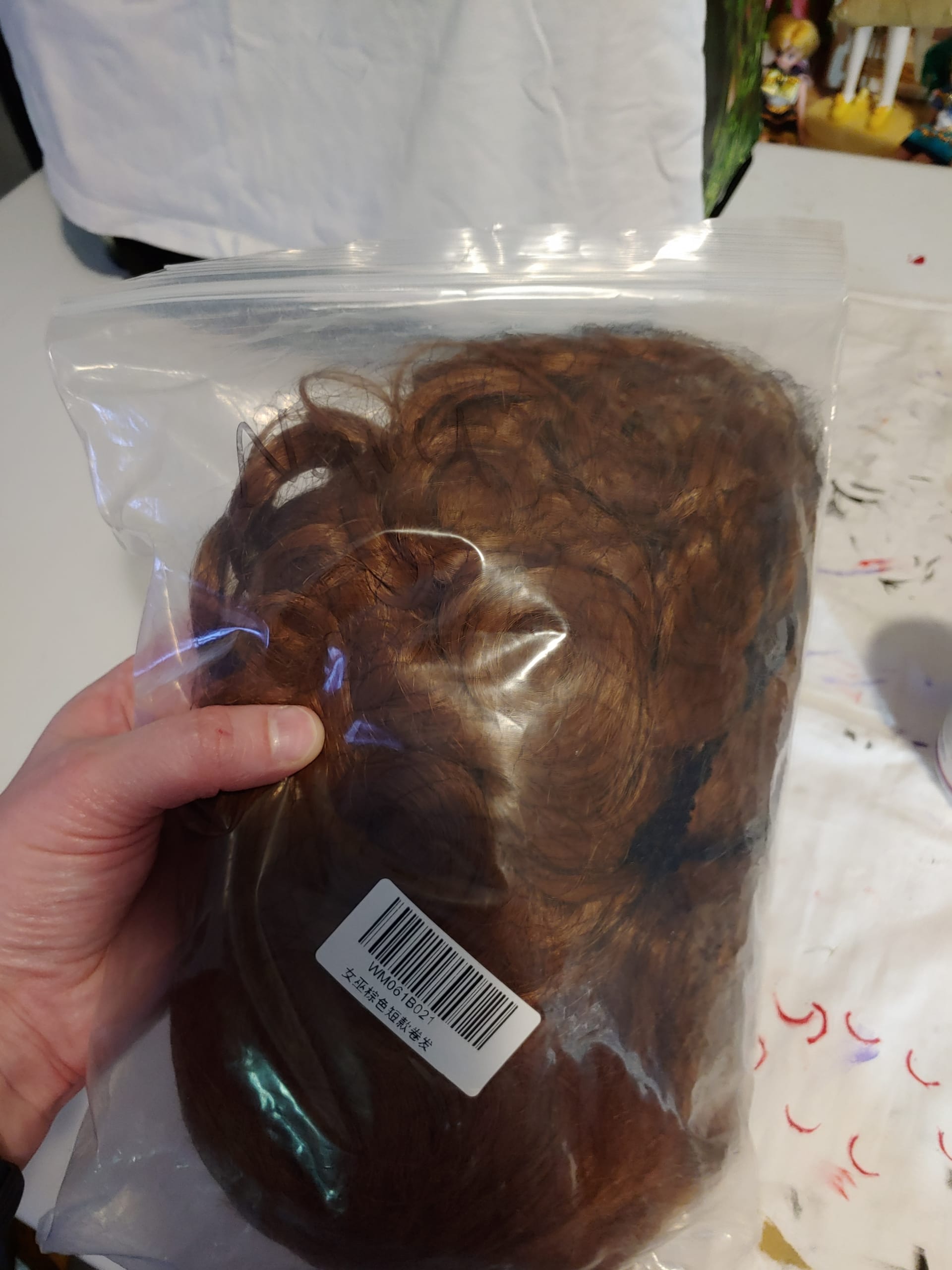 leafnincosplay-brown-wig-with-very-tight