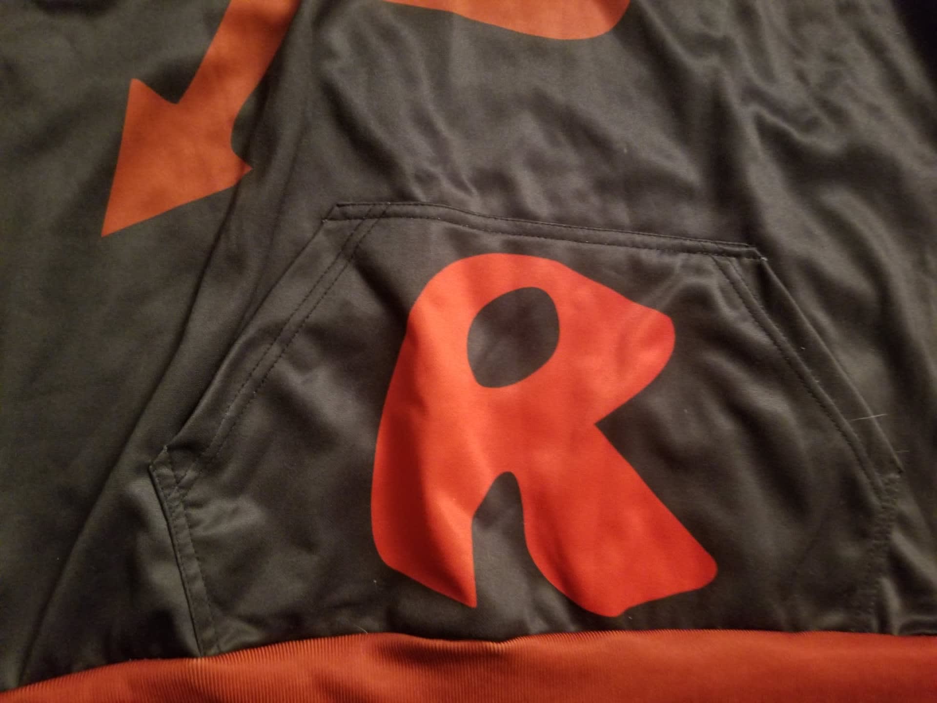 shouganeko-red-riot-inspired-pull-over