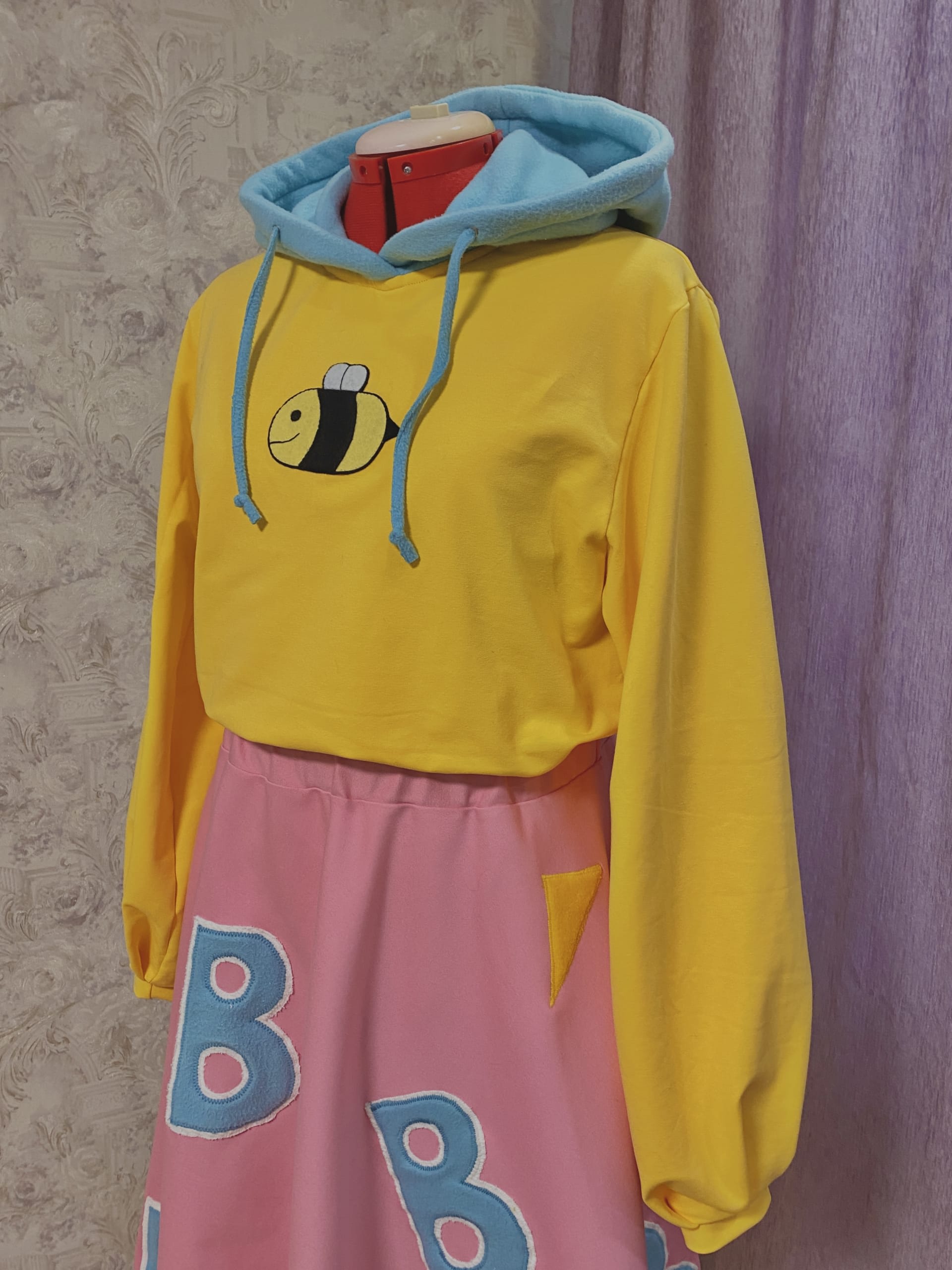 Bee cosplay
