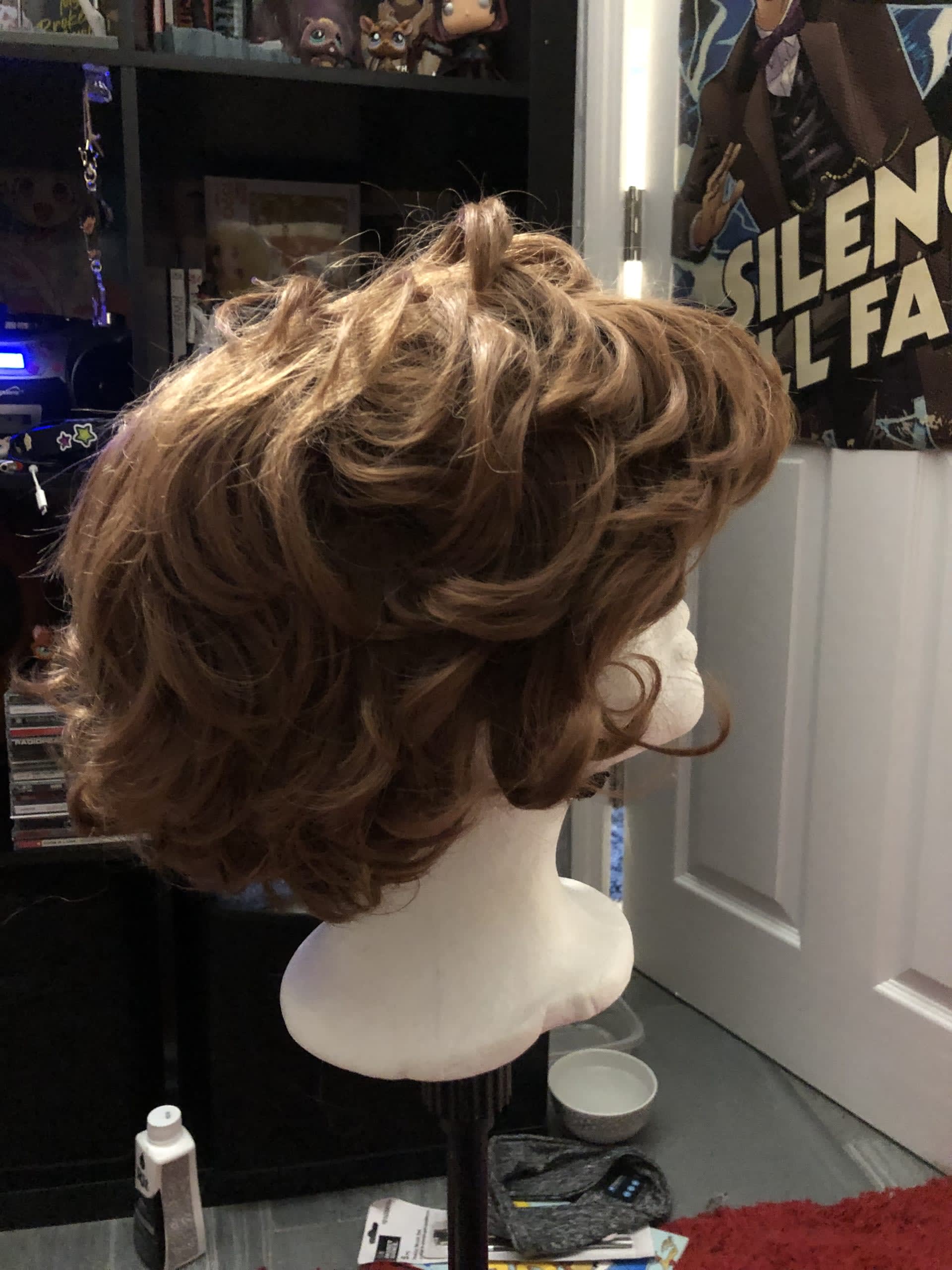 mikalvr-short-and-curly-brown-wig