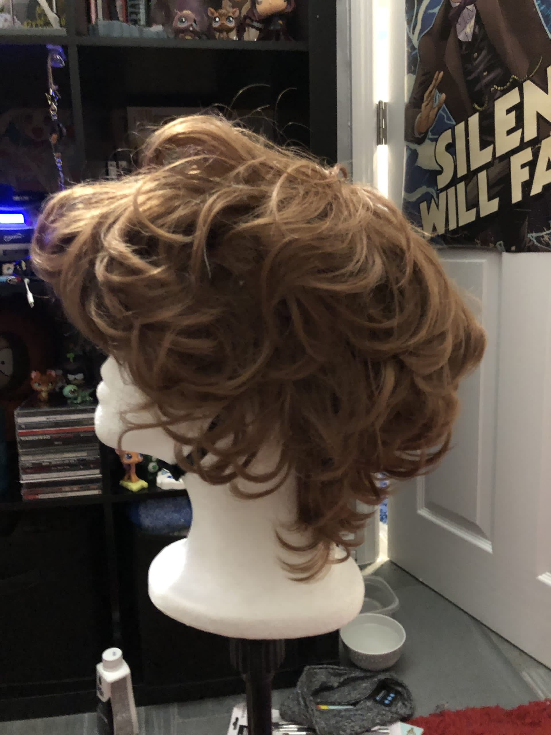 mikalvr-short-and-curly-brown-wig