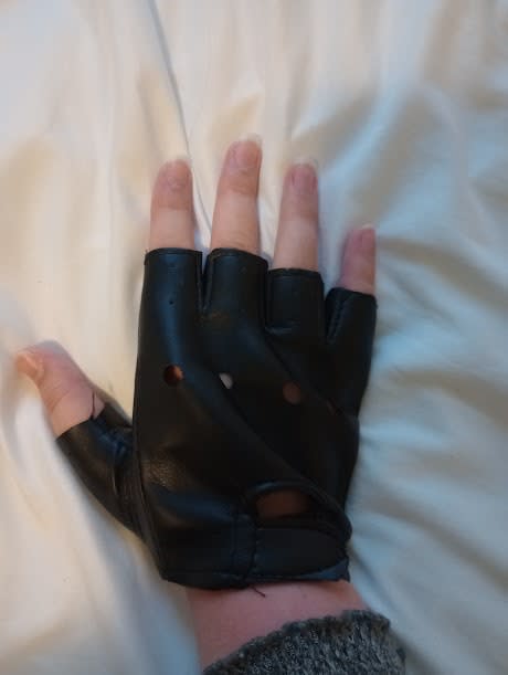 aspectofachilles-black-fingerless-gloves-with-velcro