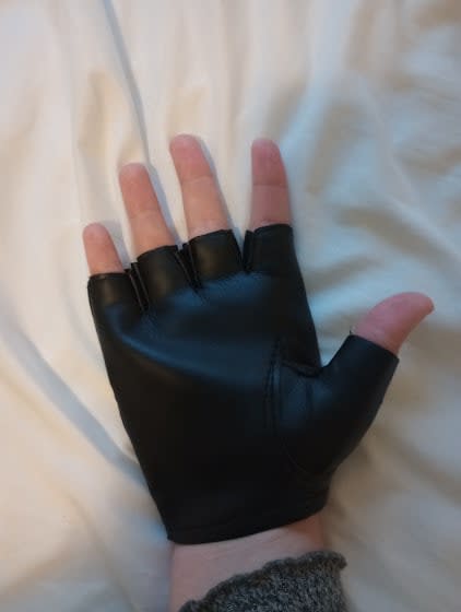 aspectofachilles-black-fingerless-gloves-with-velcro