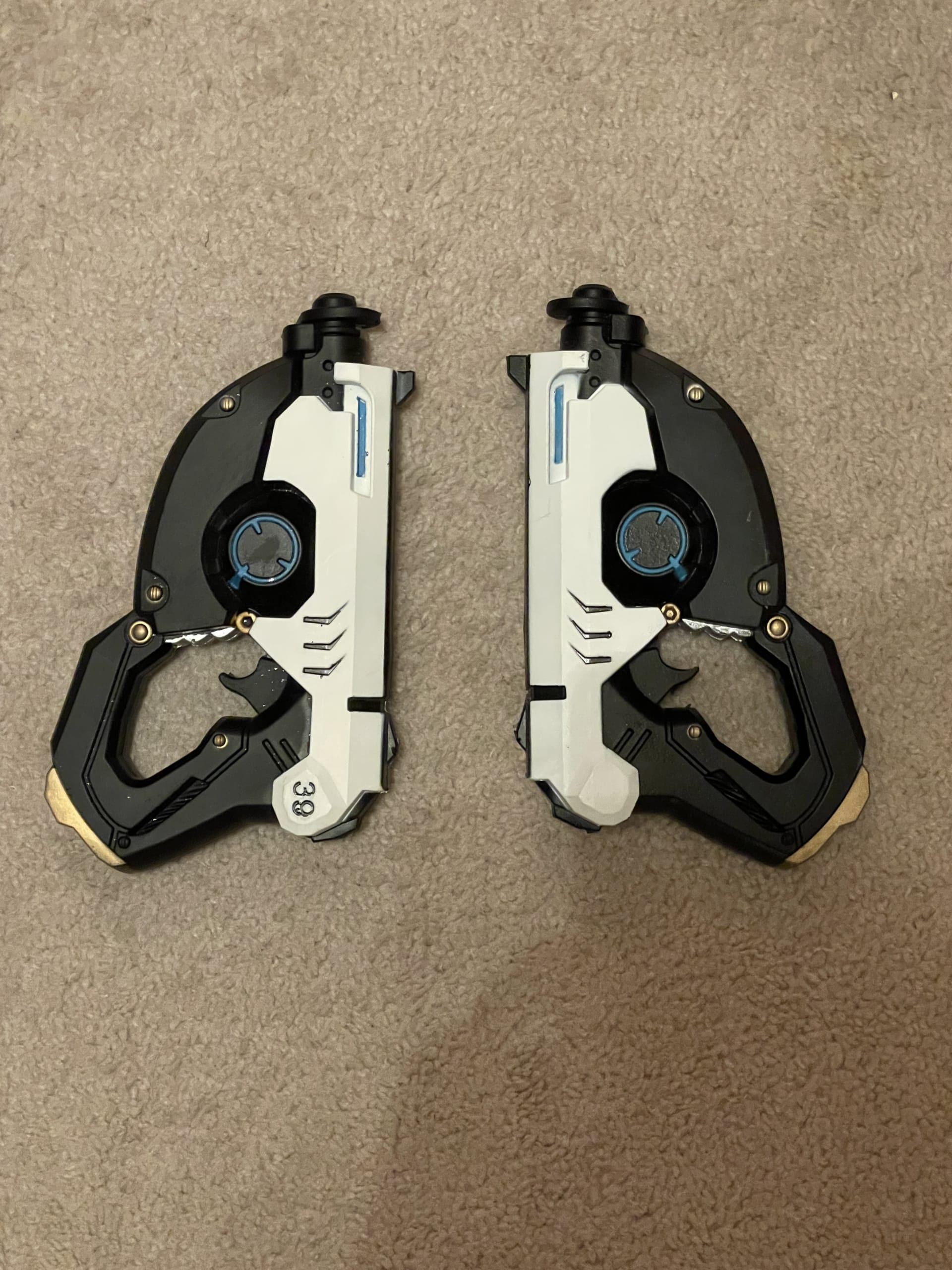 abbeyhyuga-tracer-overwatch-cosplay-guns