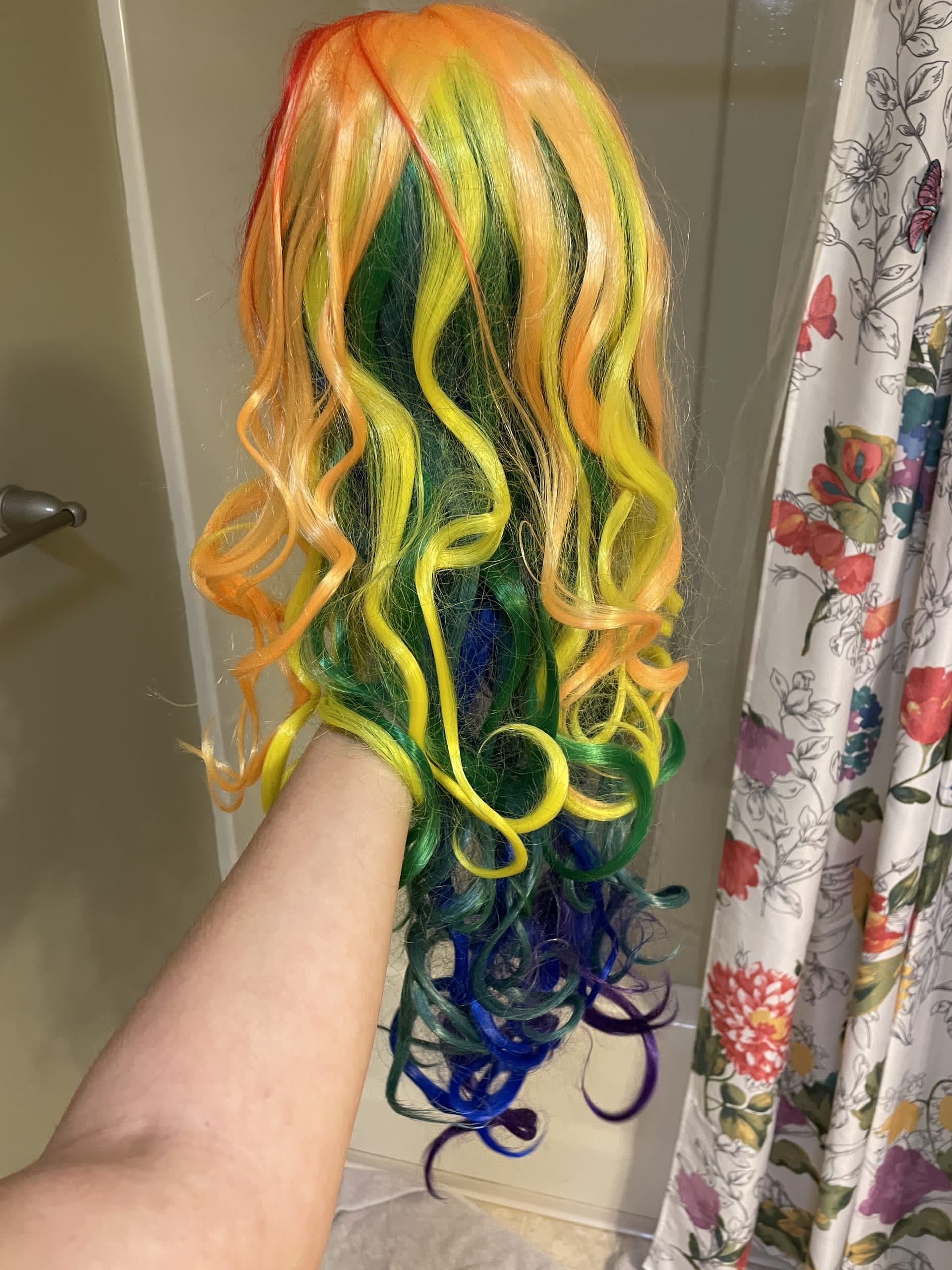 abbeyhyuga-rainbow-wig